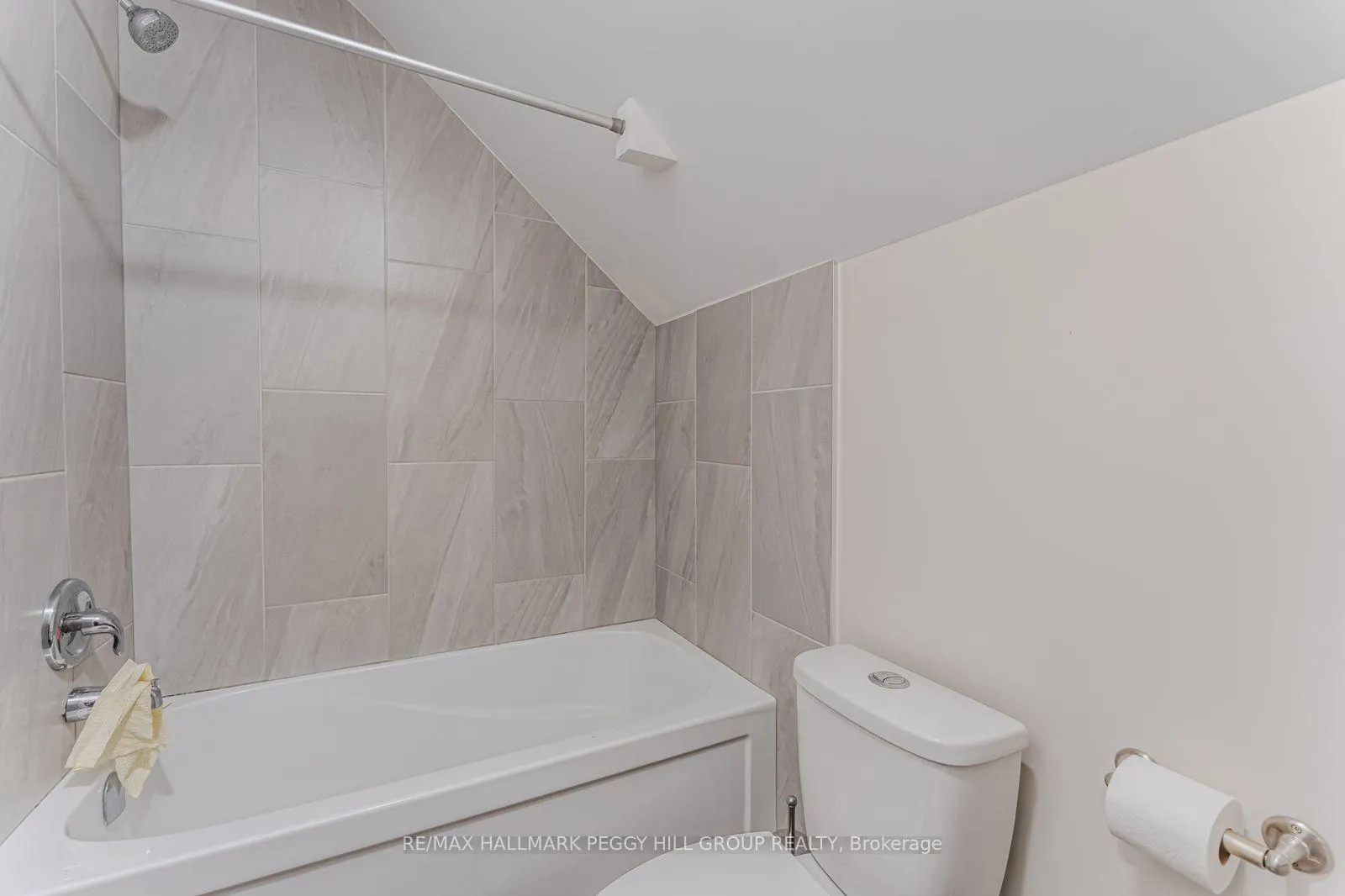 Photo 9 of Unit 5, 42 Toronto Street, Barrie, City Centre — HOMEH