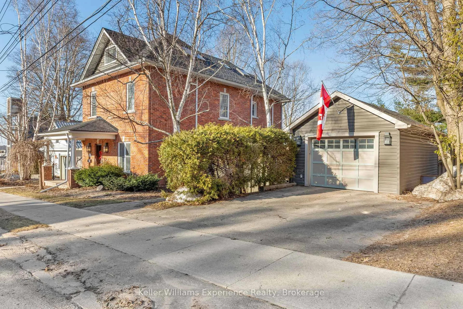 Photo 4 of 325 Third Street, Midland — HOMEH