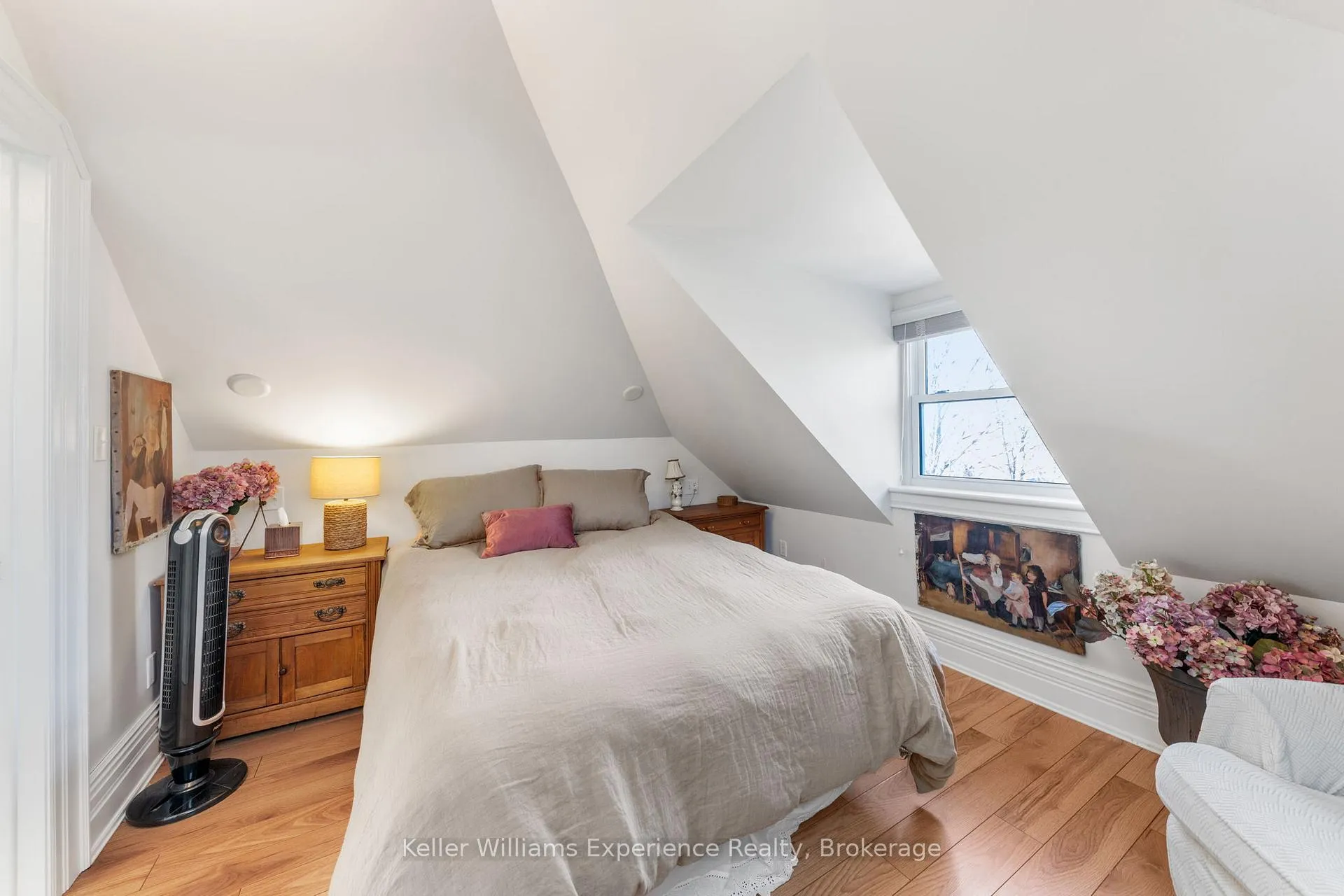 Photo 21 of 325 Third Street, Midland — HOMEH