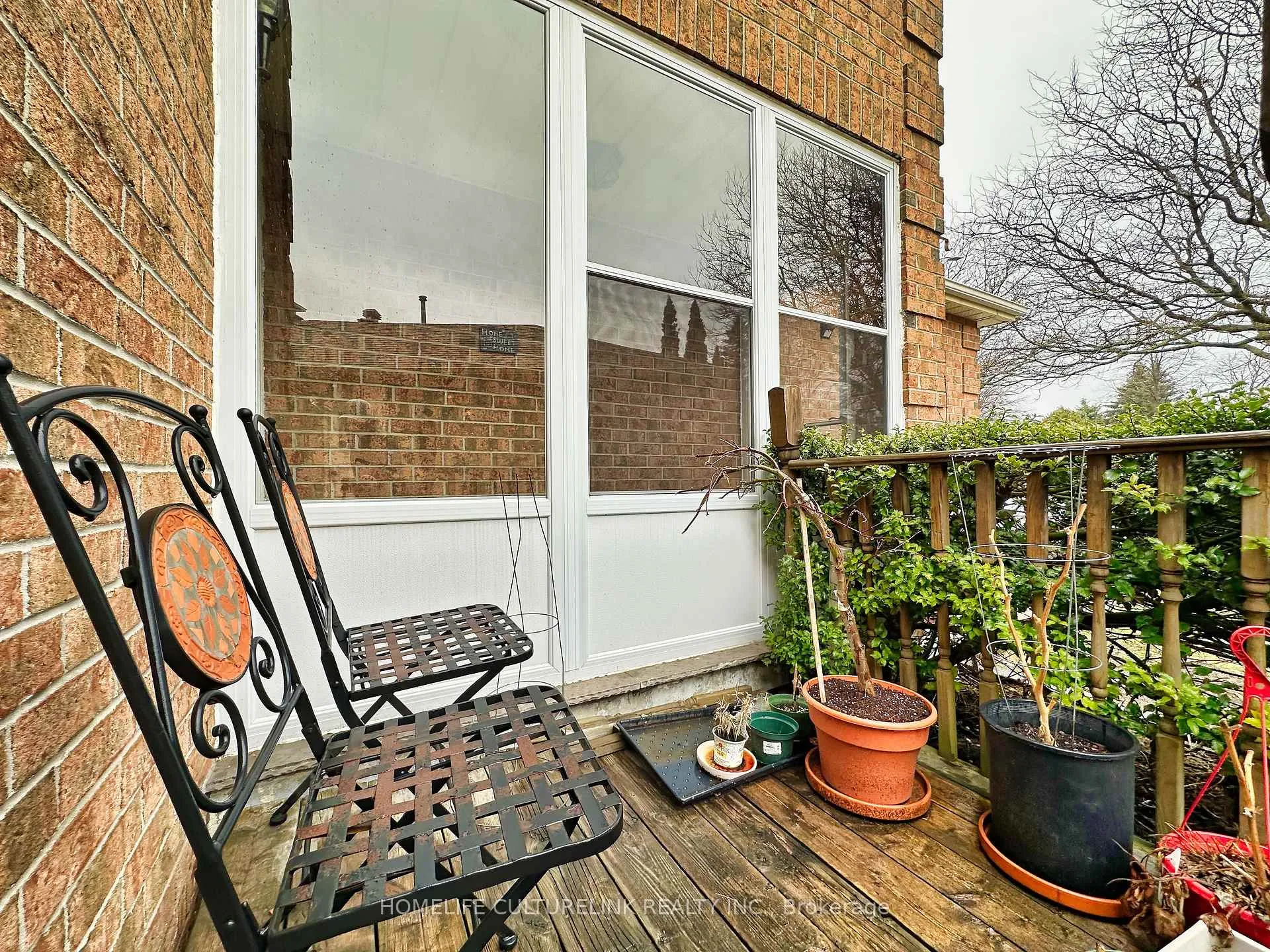 Photo 4 of 18 Eugenia Court, Markham, Markville — HOMEH
