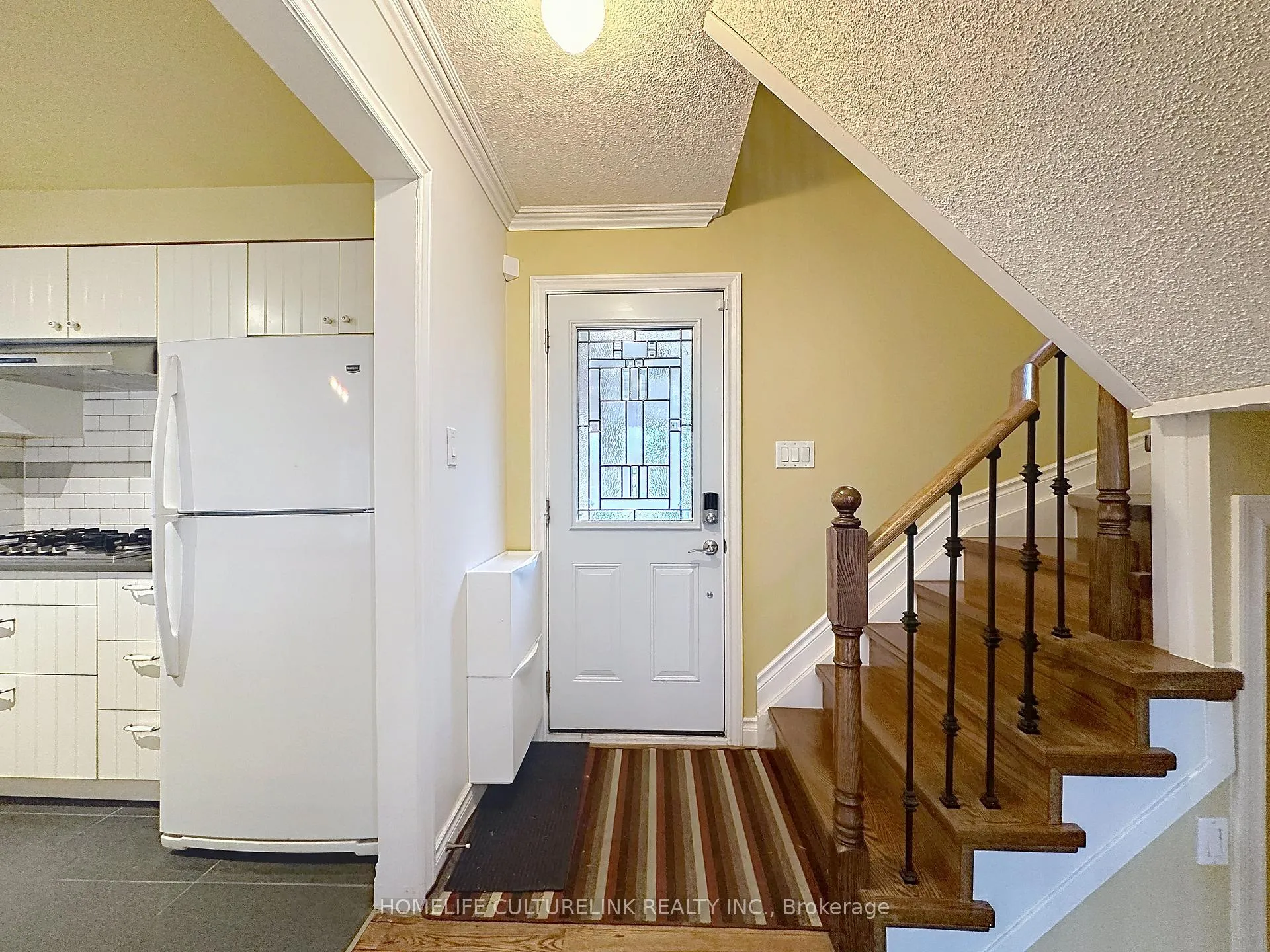 Photo 5 of 18 Eugenia Court, Markham, Markville — HOMEH