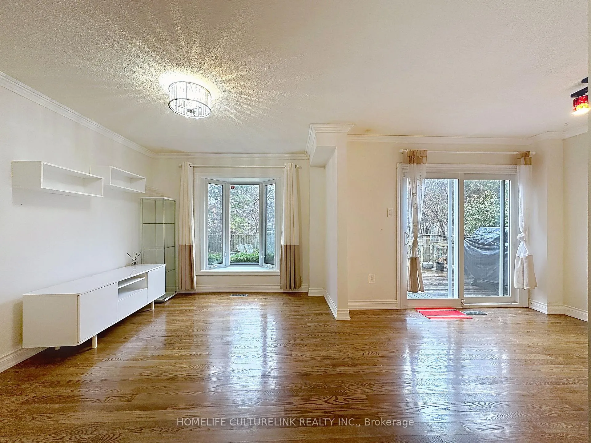 Photo 6 of 18 Eugenia Court, Markham, Markville — HOMEH