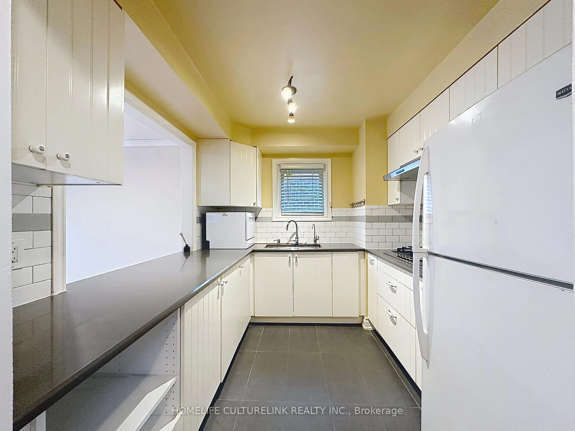 Photo 7 of 18 Eugenia Court, Markham, Markville — HOMEH