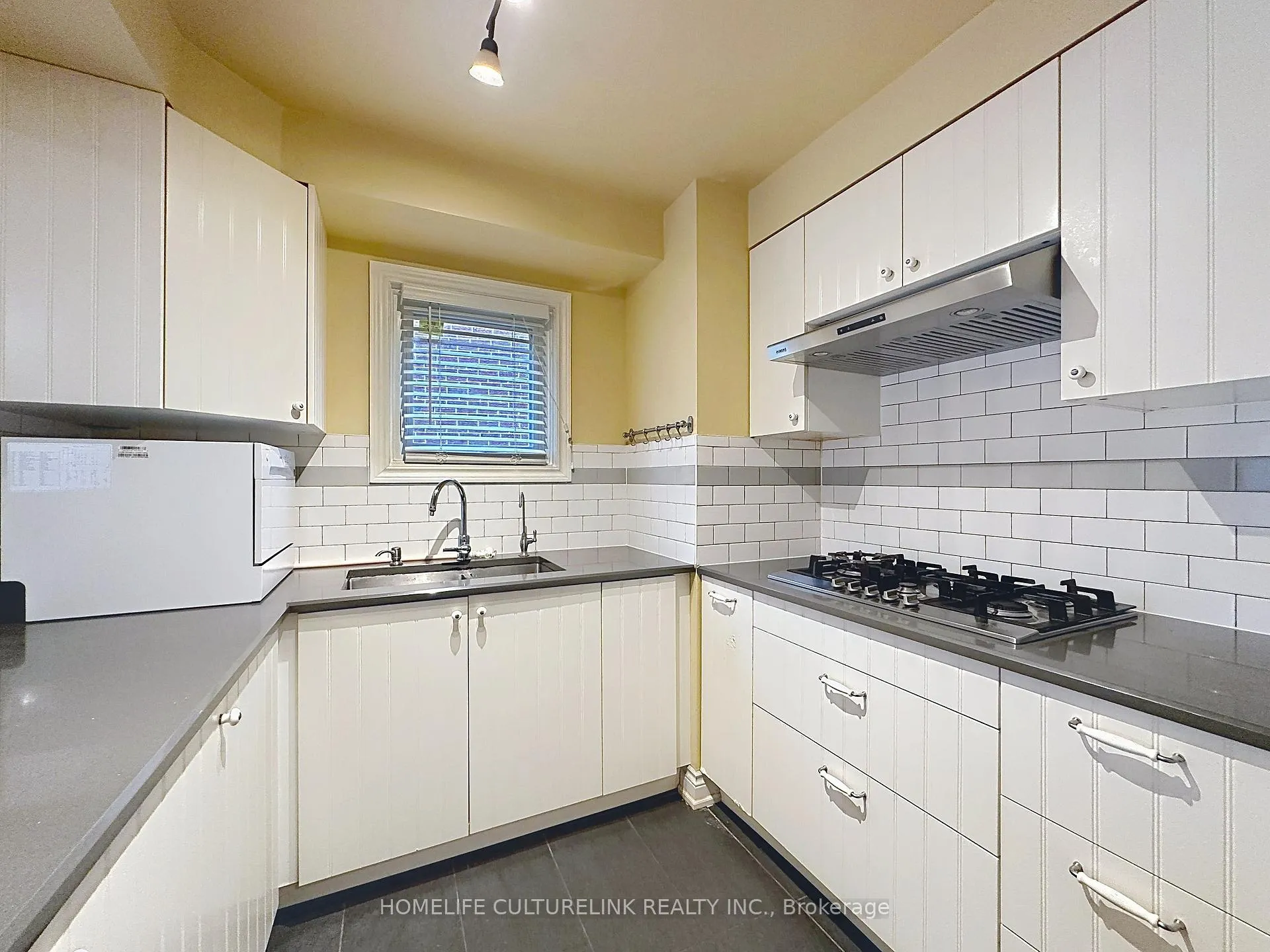 Photo 8 of 18 Eugenia Court, Markham, Markville — HOMEH