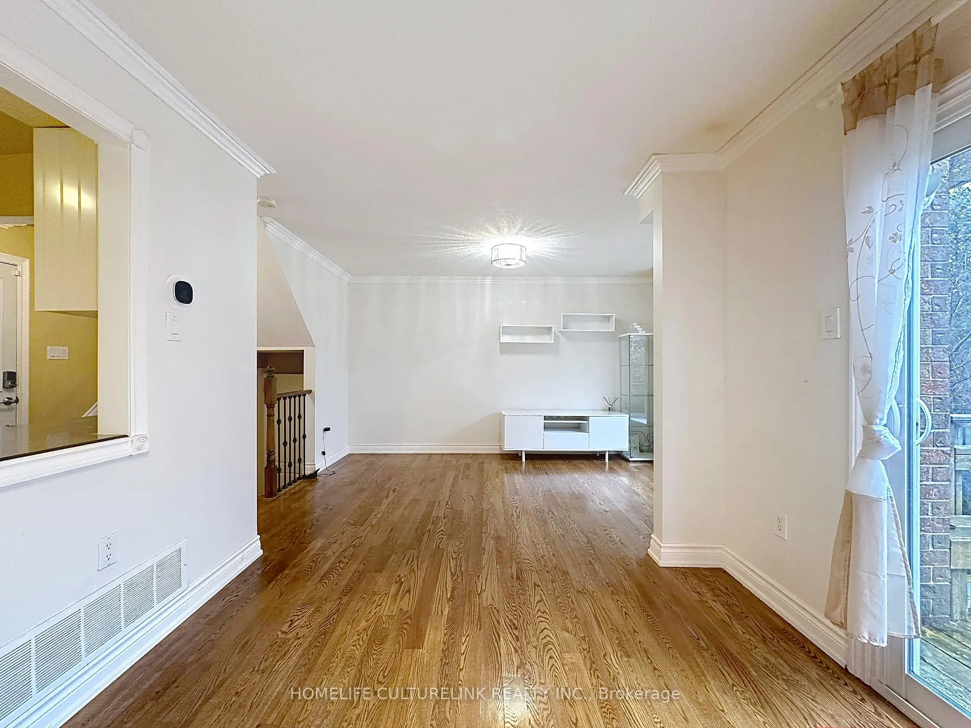 Photo 10 of 18 Eugenia Court, Markham, Markville — HOMEH
