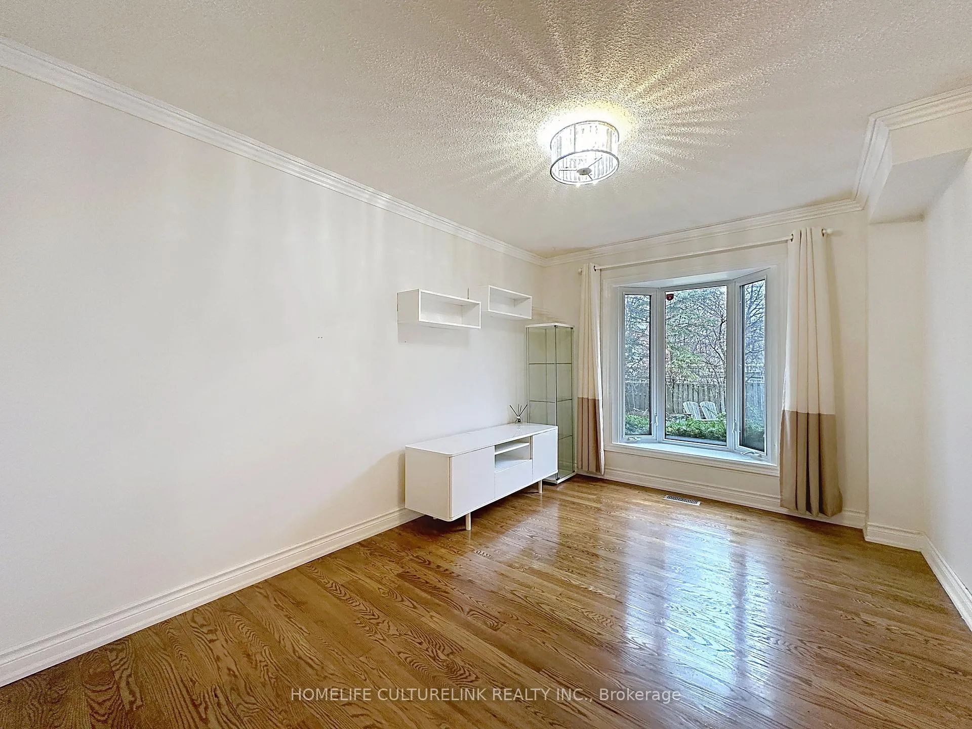 Photo 14 of 18 Eugenia Court, Markham, Markville — HOMEH