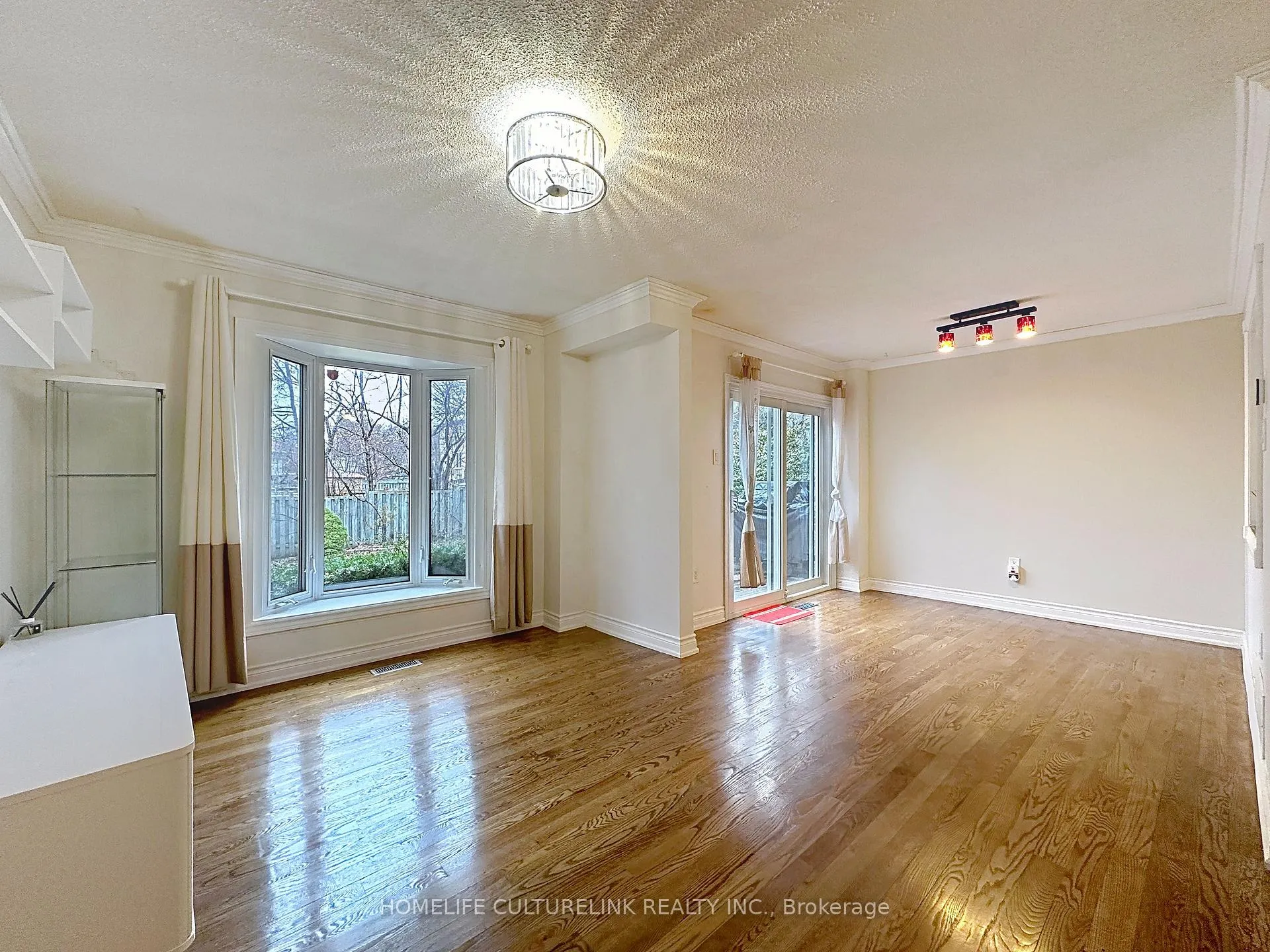 Photo 16 of 18 Eugenia Court, Markham, Markville — HOMEH