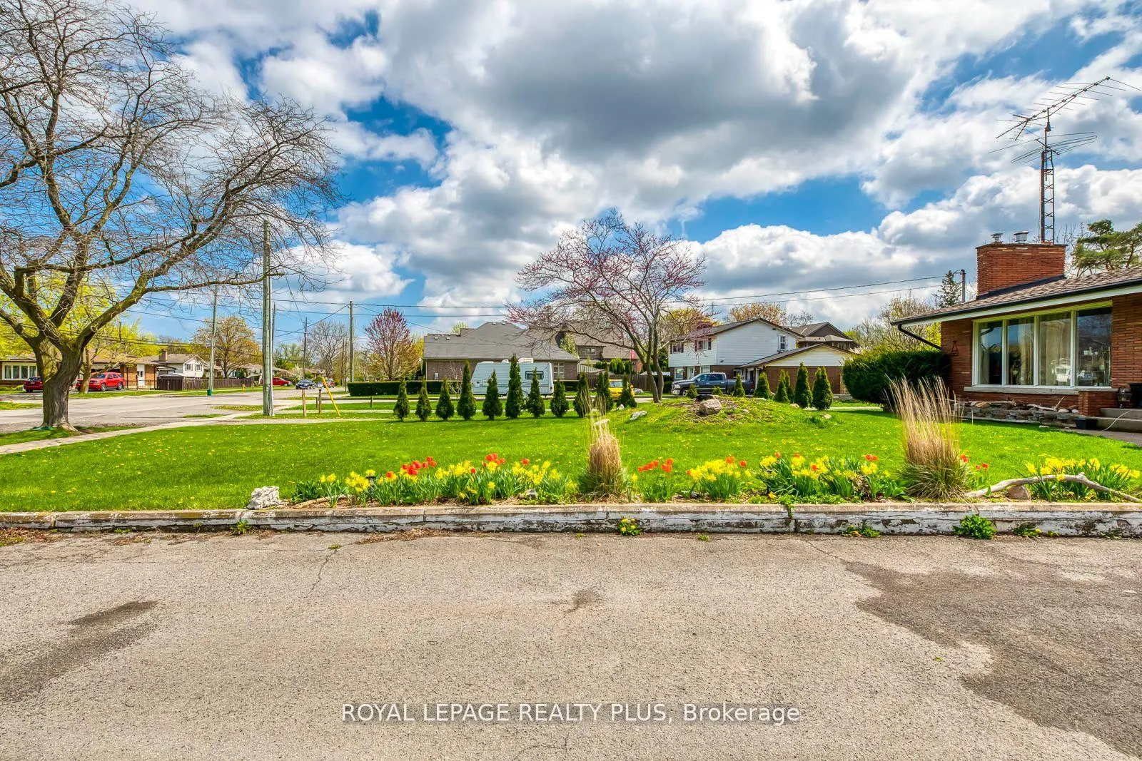Photo 11 of 128 Parnell Road, St. Catharines, Vine/Linwell — HOMEH