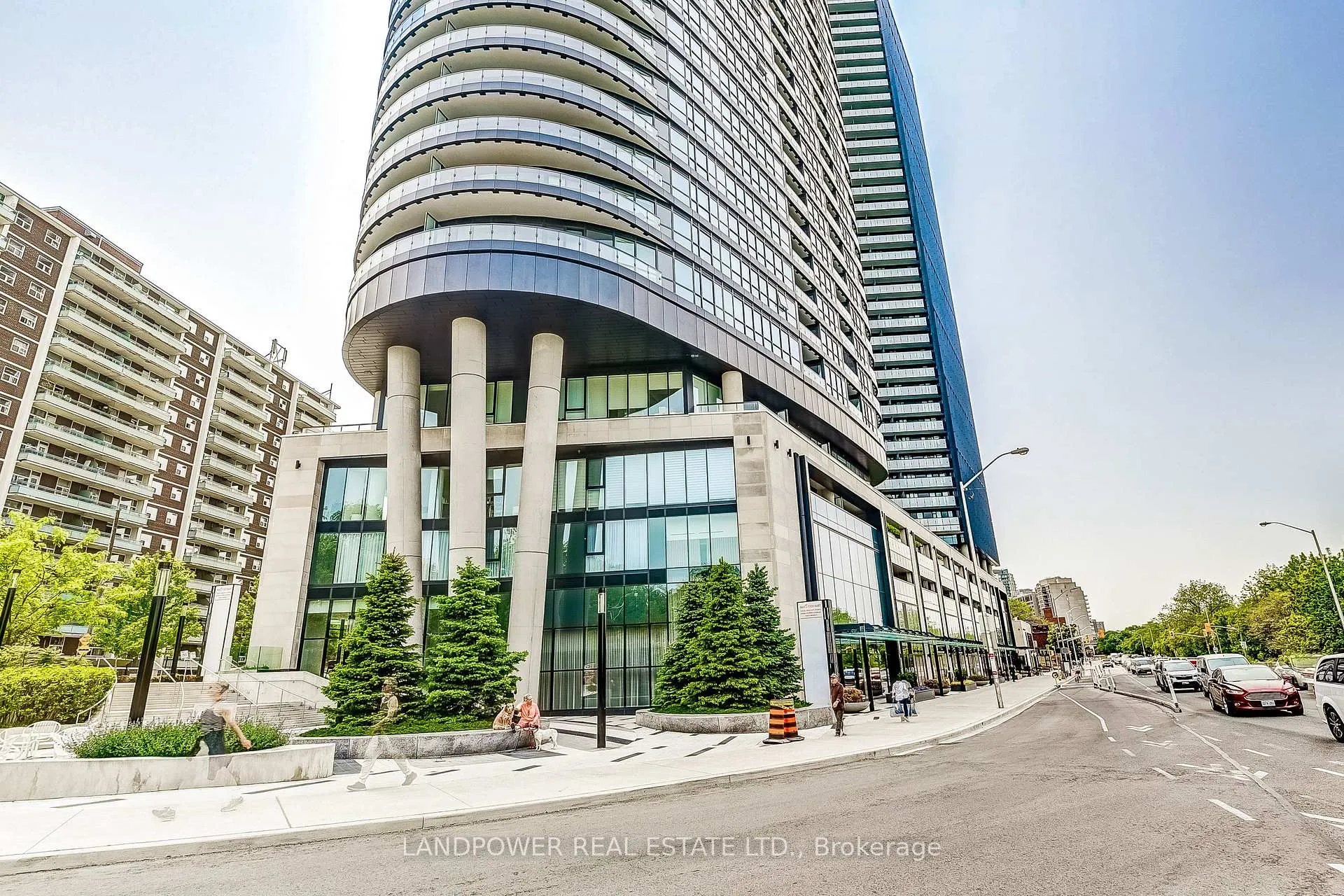 Front of Unit 415, 585 Bloor Street E