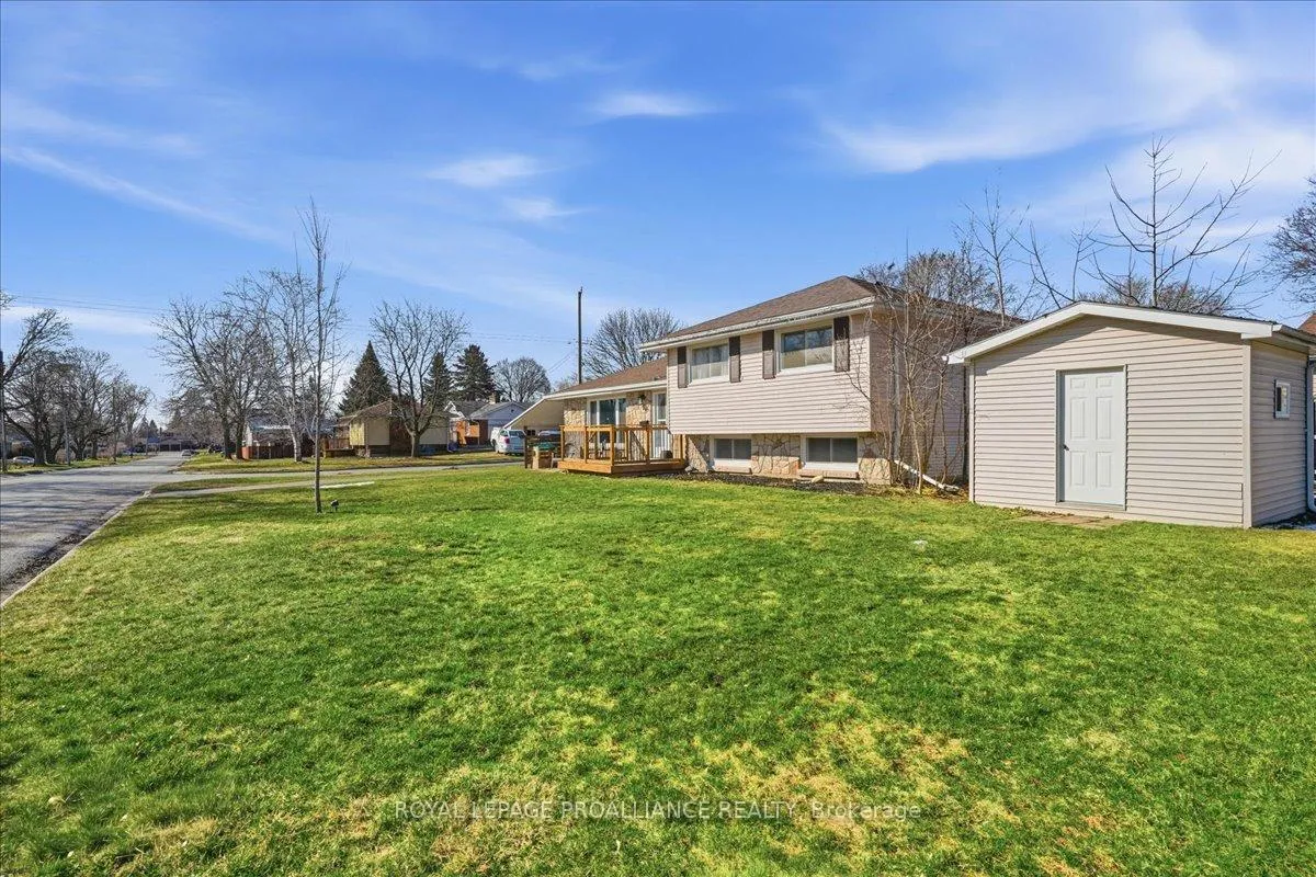 Photo 2 of 24 Melrose Crescent, Belleville, Belleville Ward — HOMEH