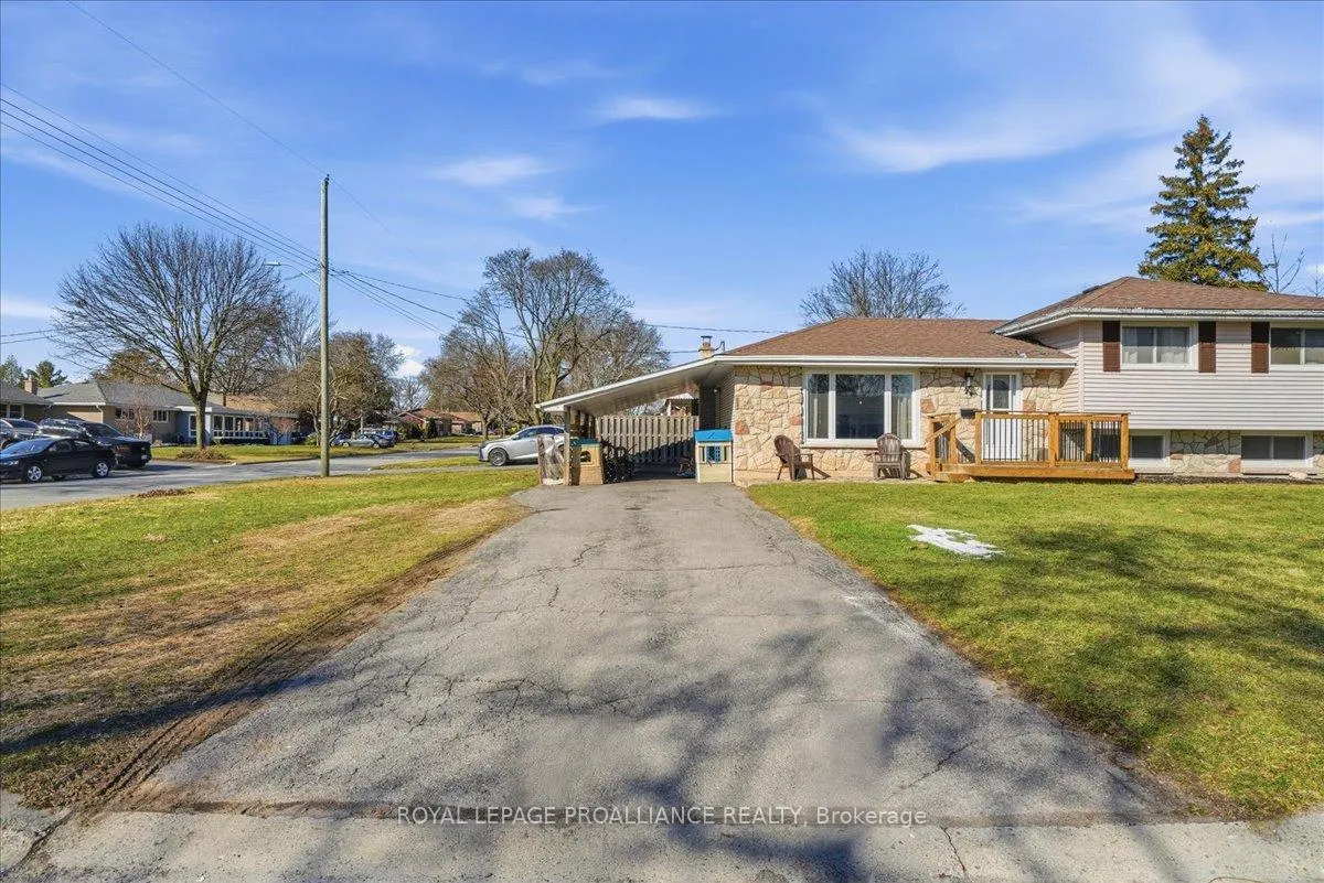 Photo 4 of 24 Melrose Crescent, Belleville, Belleville Ward — HOMEH