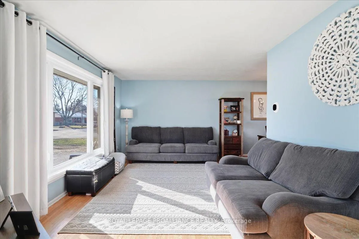 Photo 13 of 24 Melrose Crescent, Belleville, Belleville Ward — HOMEH