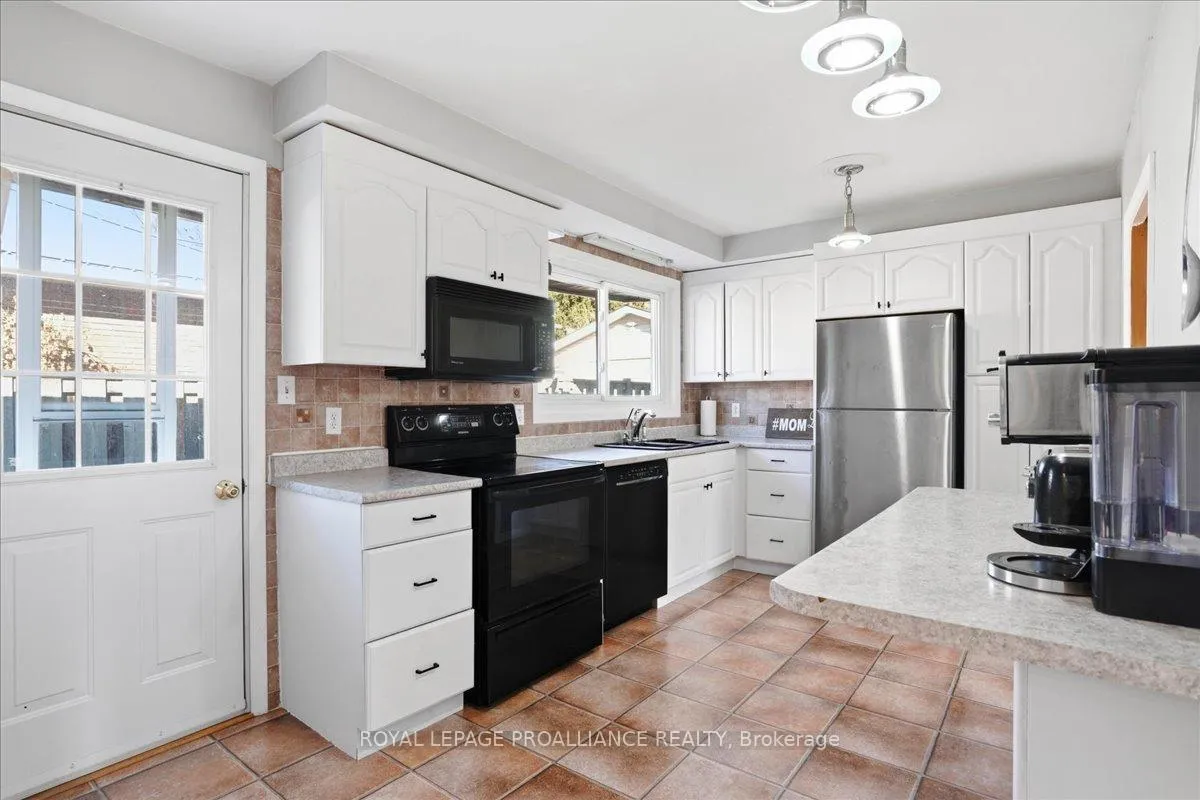 Photo 14 of 24 Melrose Crescent, Belleville, Belleville Ward — HOMEH
