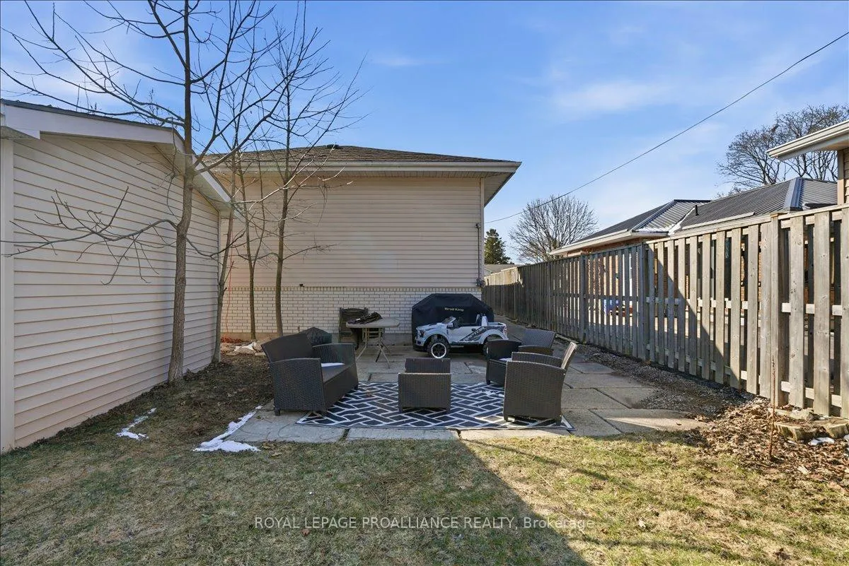 Photo 25 of 24 Melrose Crescent, Belleville, Belleville Ward — HOMEH