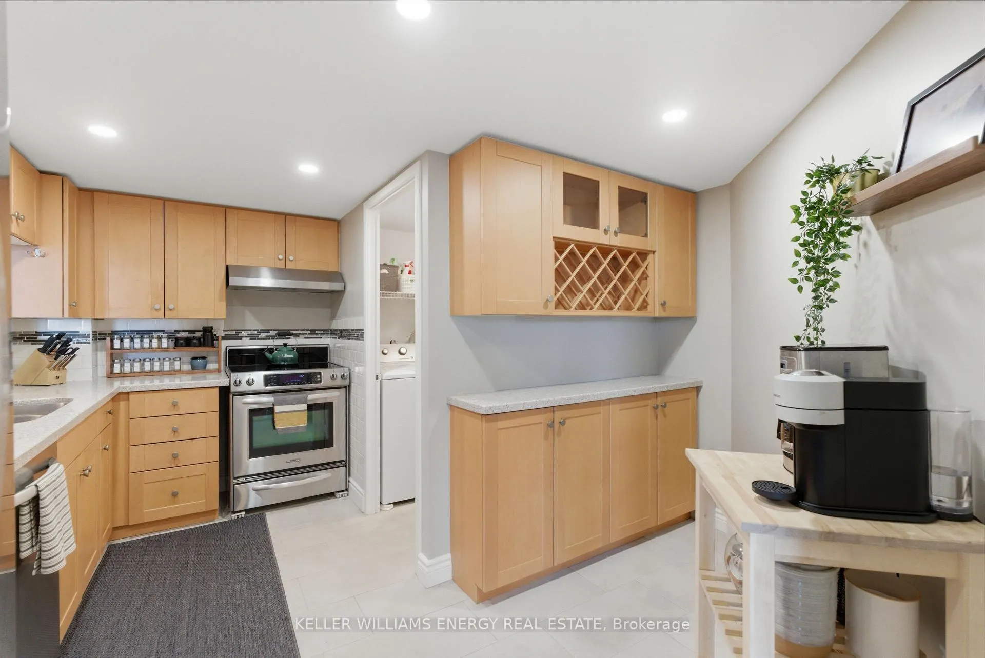 Photo 6 of Unit 903, 360 Watson Street W, Whitby, Port Whitby — HOMEH