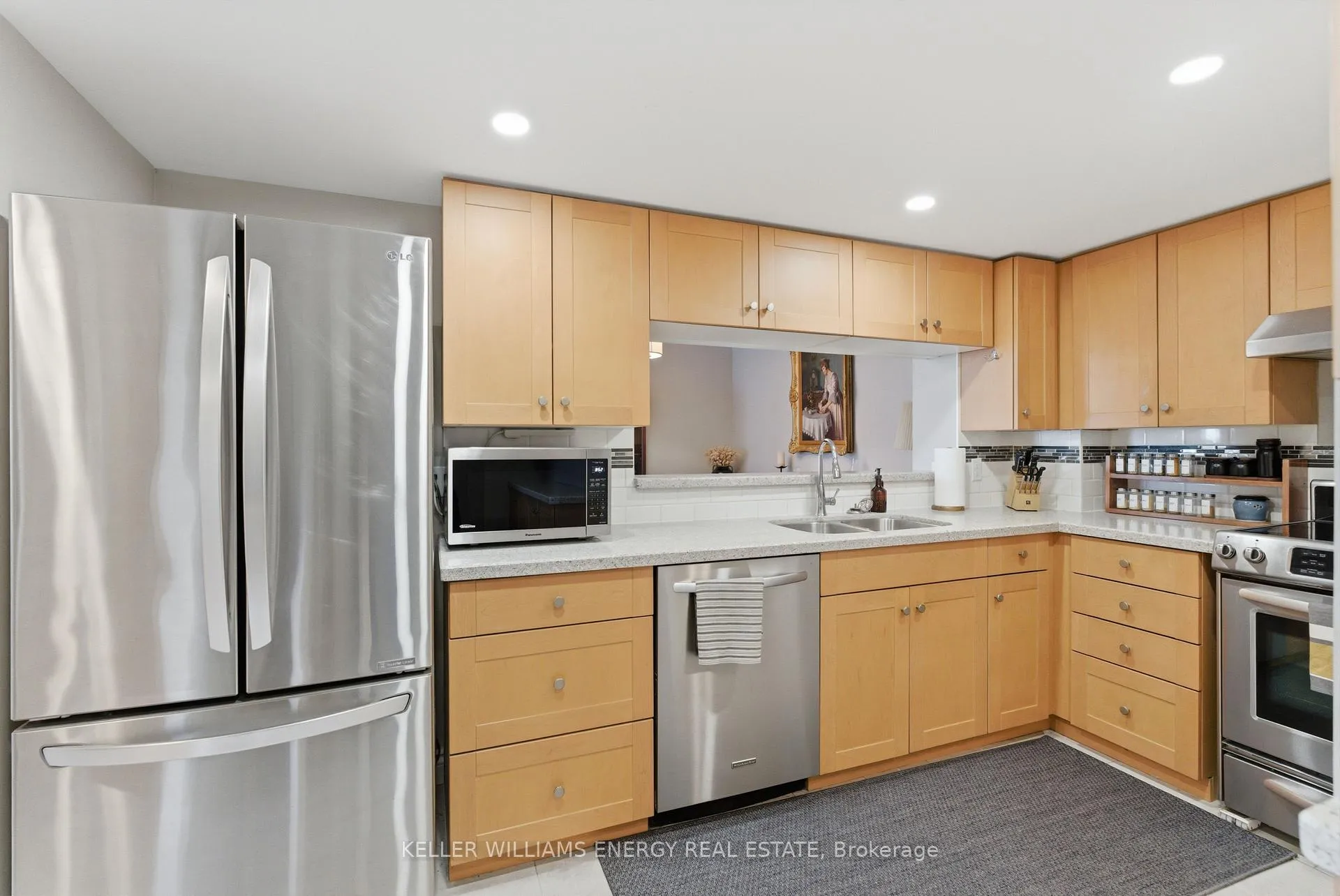 Photo 8 of Unit 903, 360 Watson Street W, Whitby, Port Whitby — HOMEH