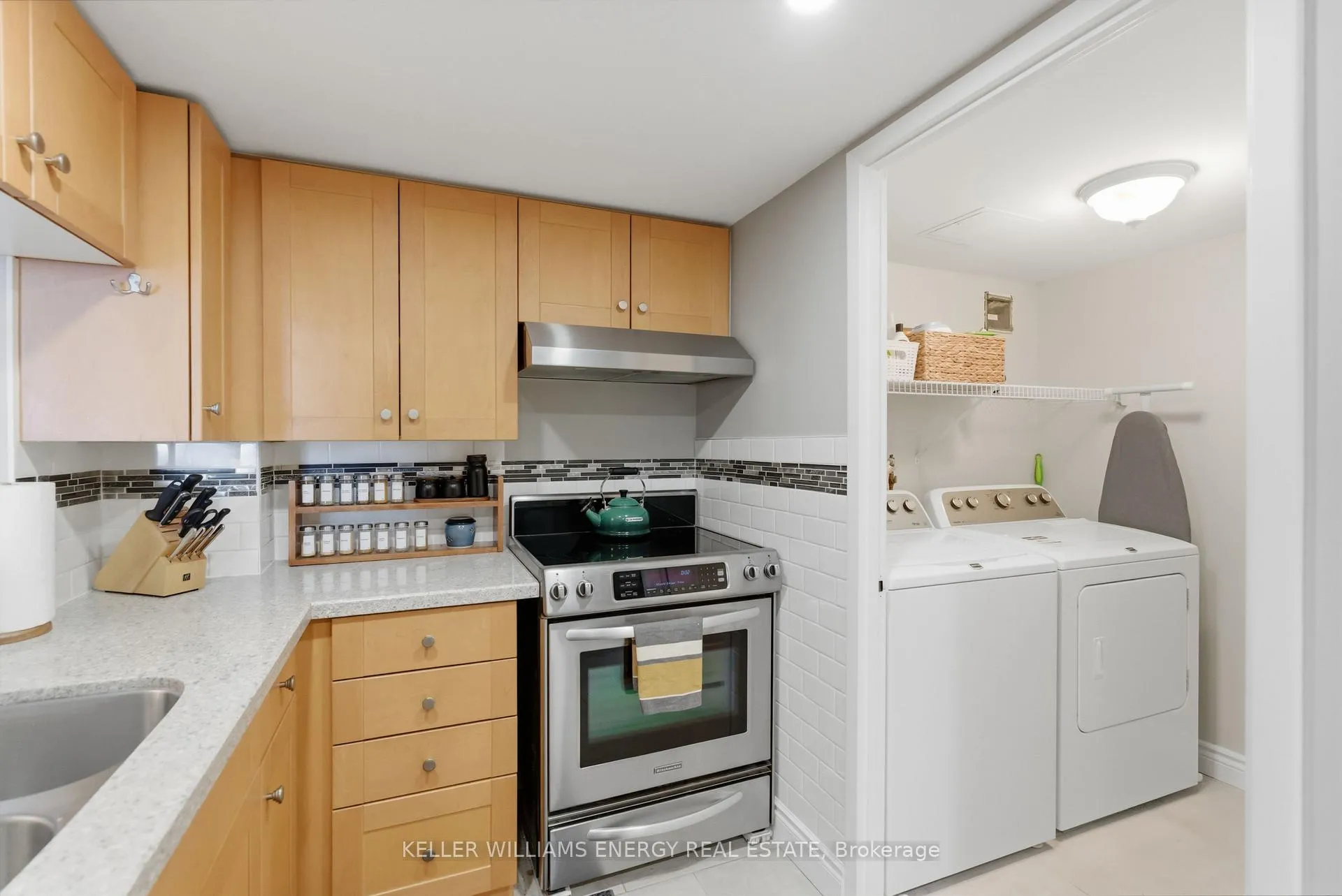 Photo 9 of Unit 903, 360 Watson Street W, Whitby, Port Whitby — HOMEH
