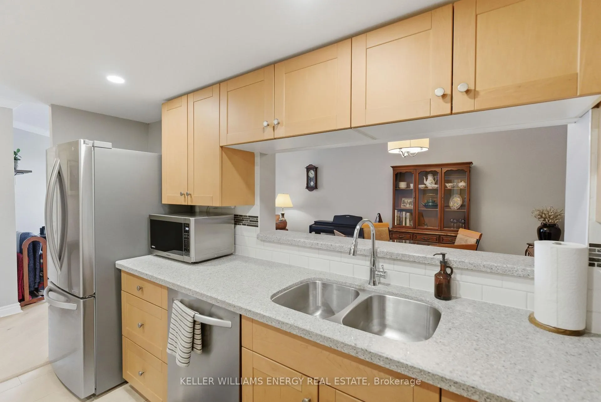 Photo 10 of Unit 903, 360 Watson Street W, Whitby, Port Whitby — HOMEH