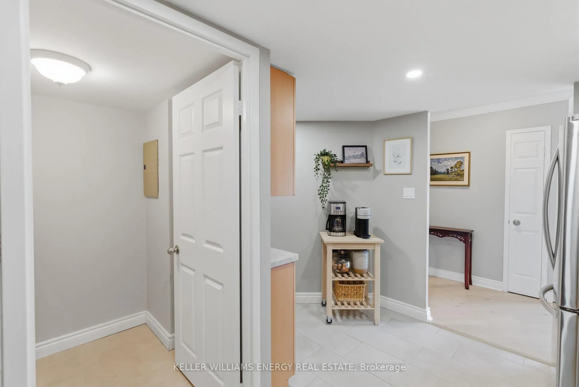 Photo 11 of Unit 903, 360 Watson Street W, Whitby, Port Whitby — HOMEH