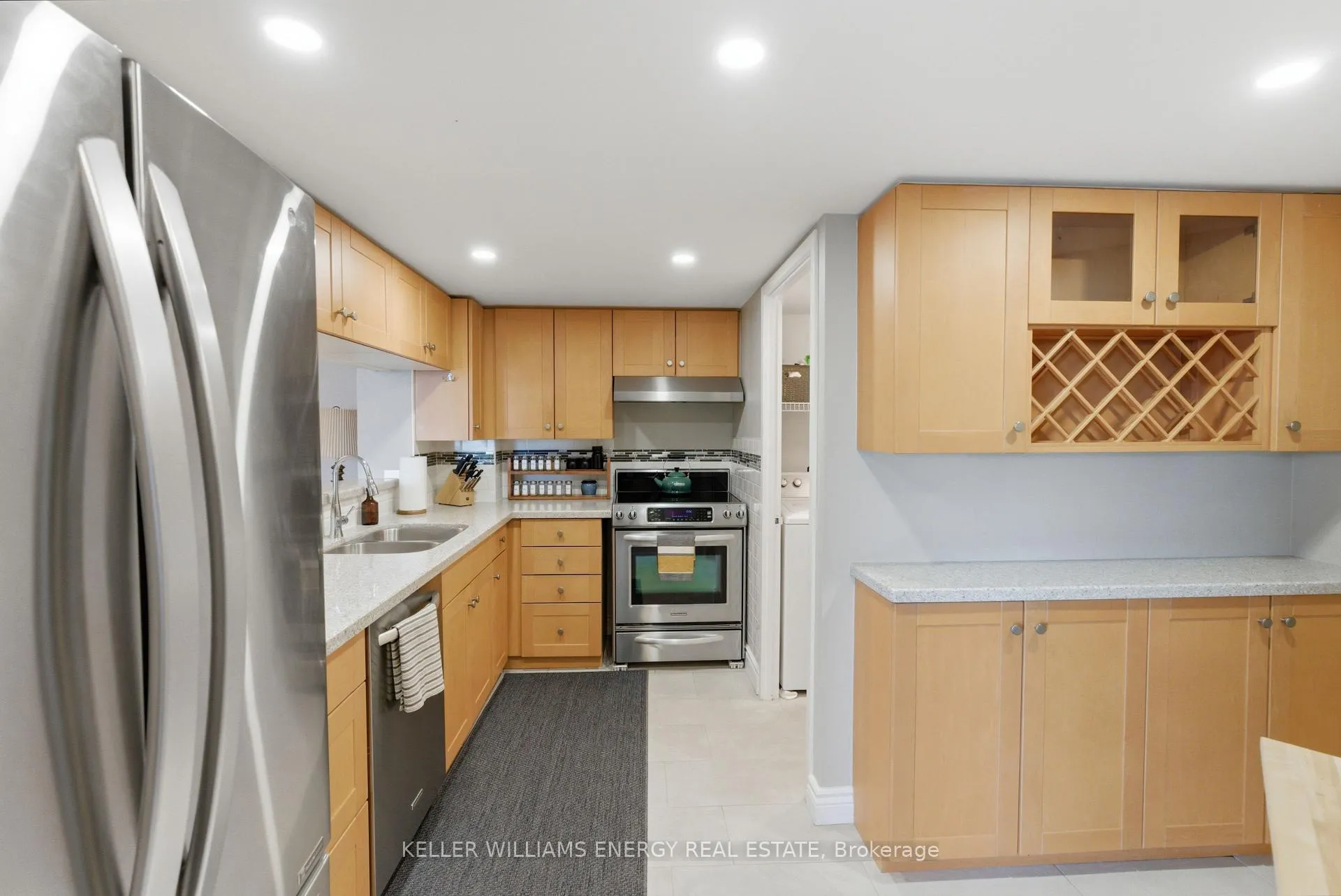 Photo 13 of Unit 903, 360 Watson Street W, Whitby, Port Whitby — HOMEH