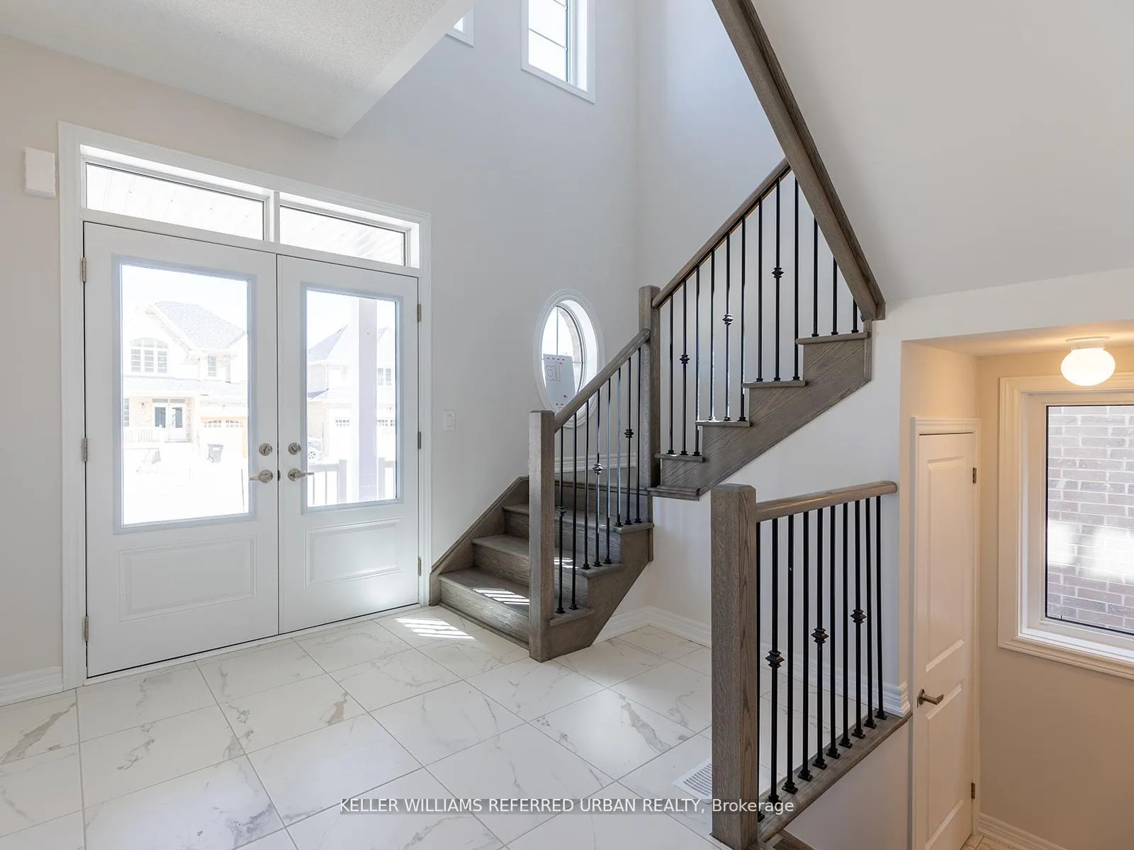 Photo 2 of 1470 Davis Loop Circle, Innisfil, Lefroy — HOMEH