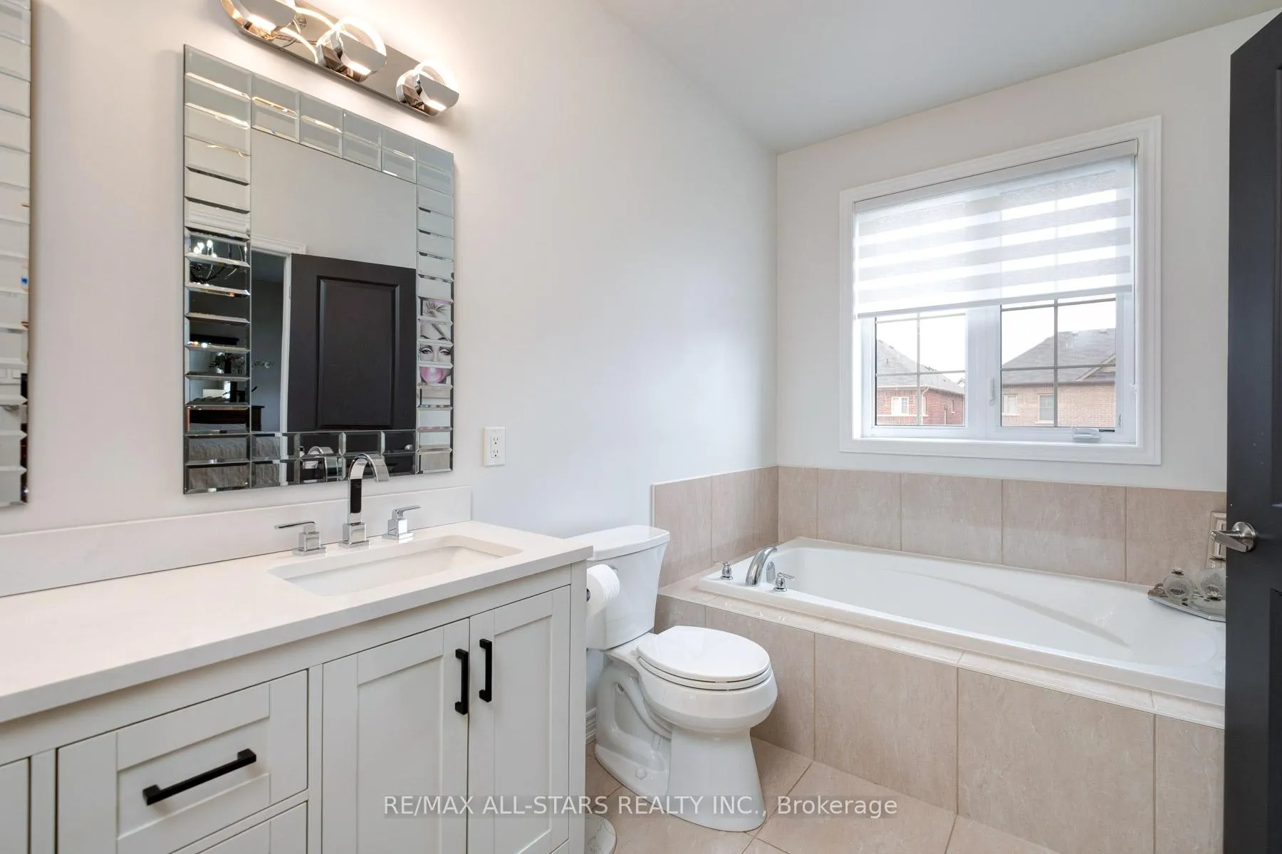 Photo 34 of 212 East's Corners Boulevard, Vaughan, Kleinburg — HOMEH
