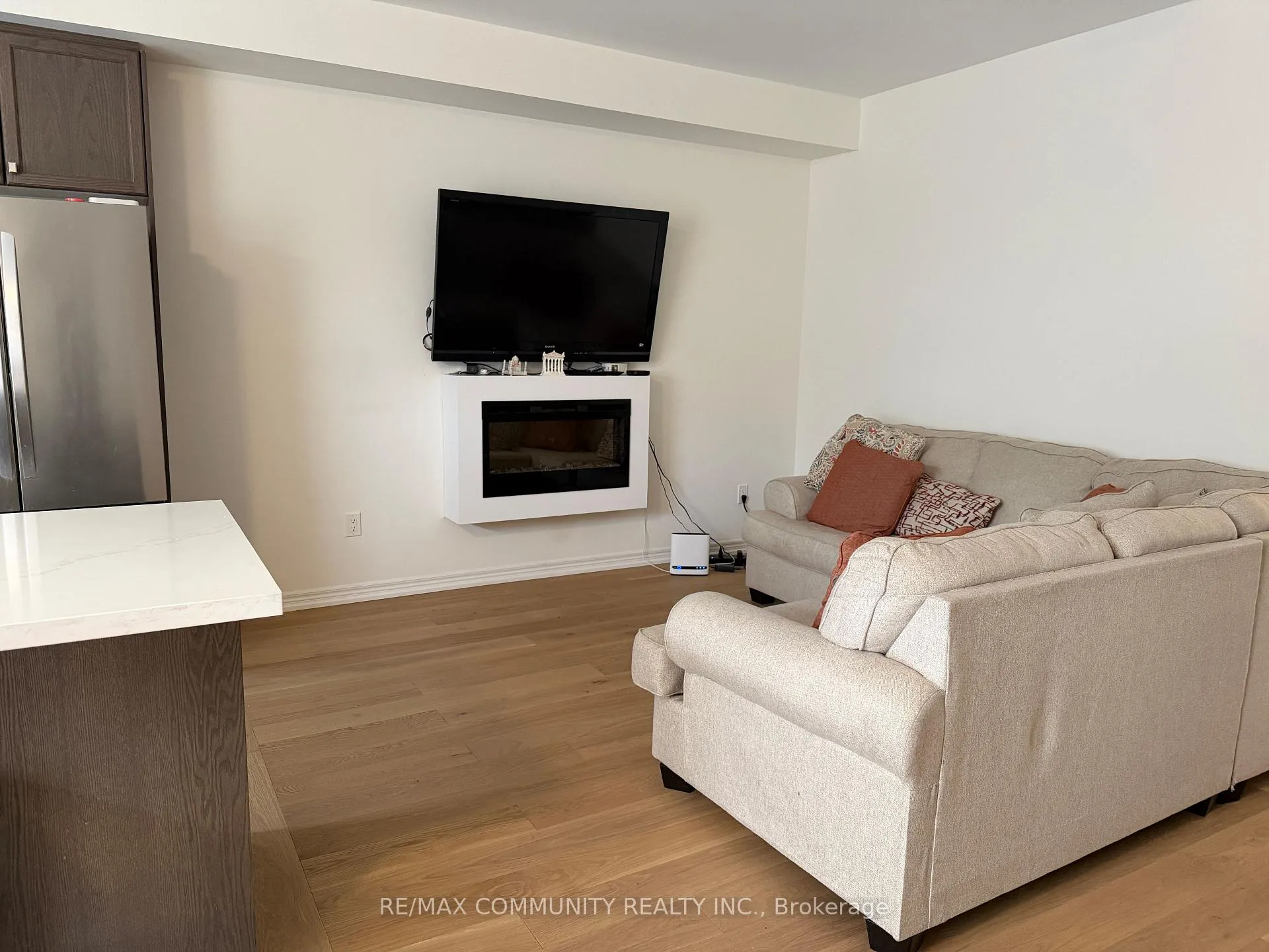 Photo 4 of 2891 Albatross Way, Pickering, Rural Pickering — HOMEH