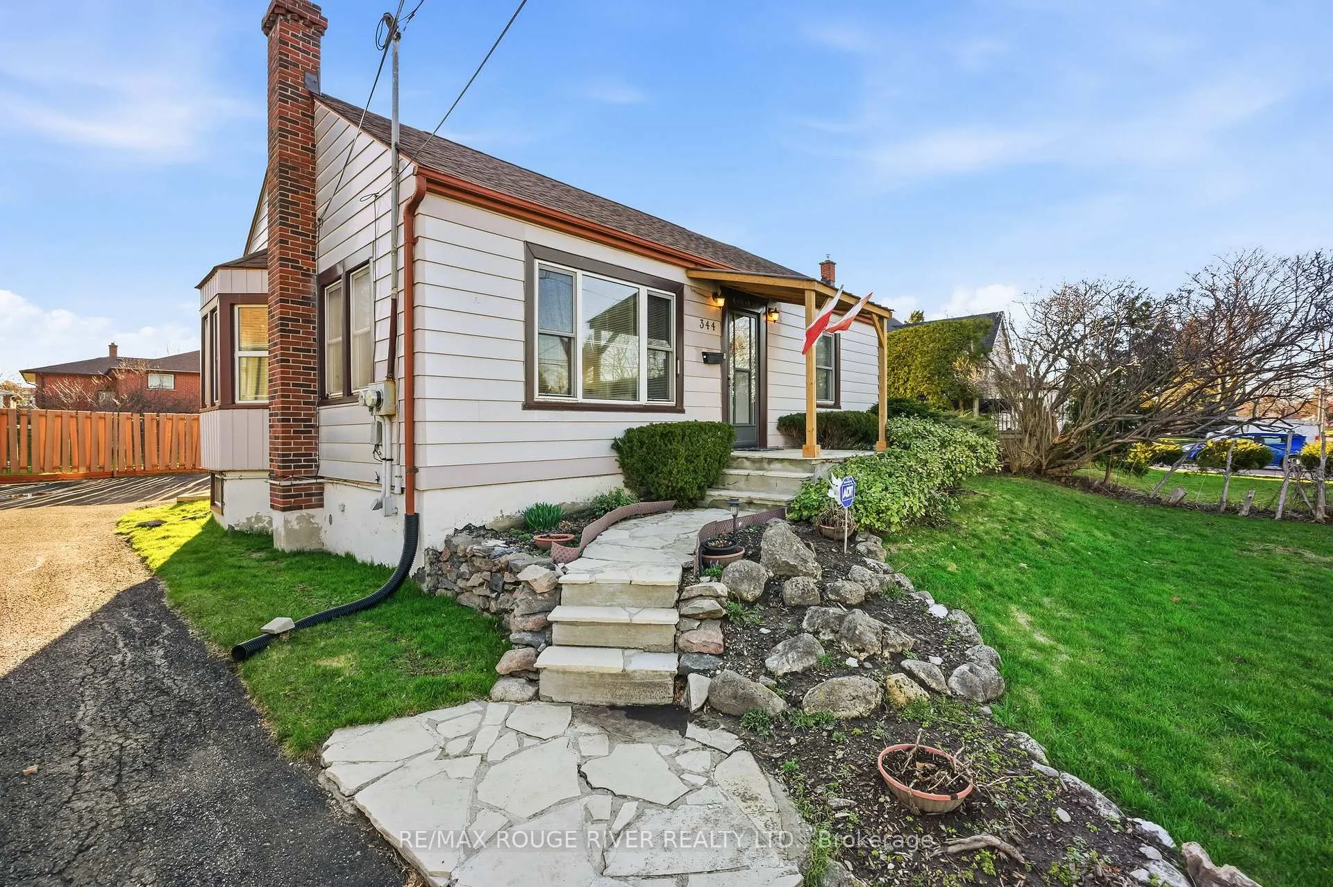 Photo 4 of 344 Nipigon Street, Oshawa, McLaughlin — HOMEH