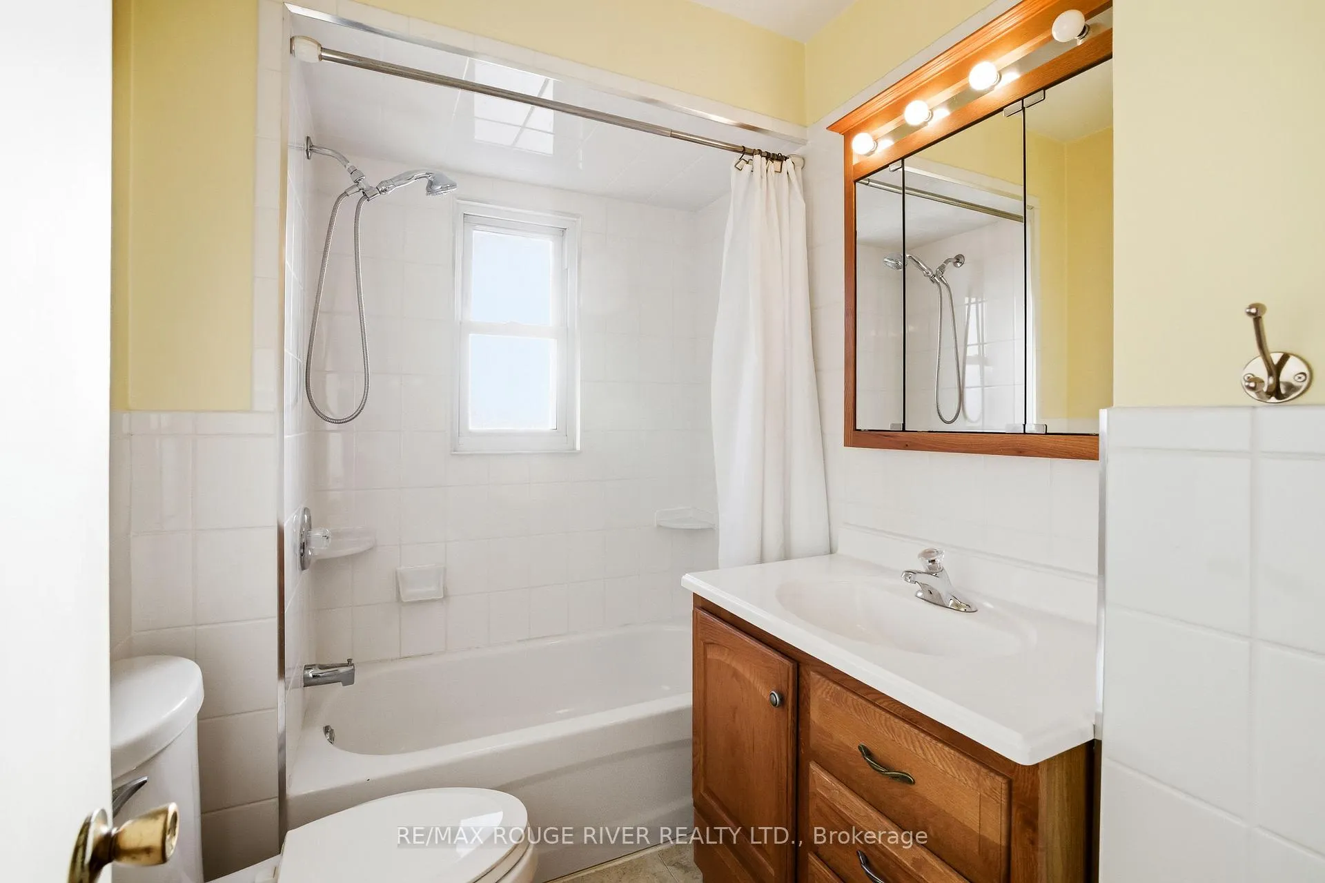 Photo 22 of 344 Nipigon Street, Oshawa, McLaughlin — HOMEH