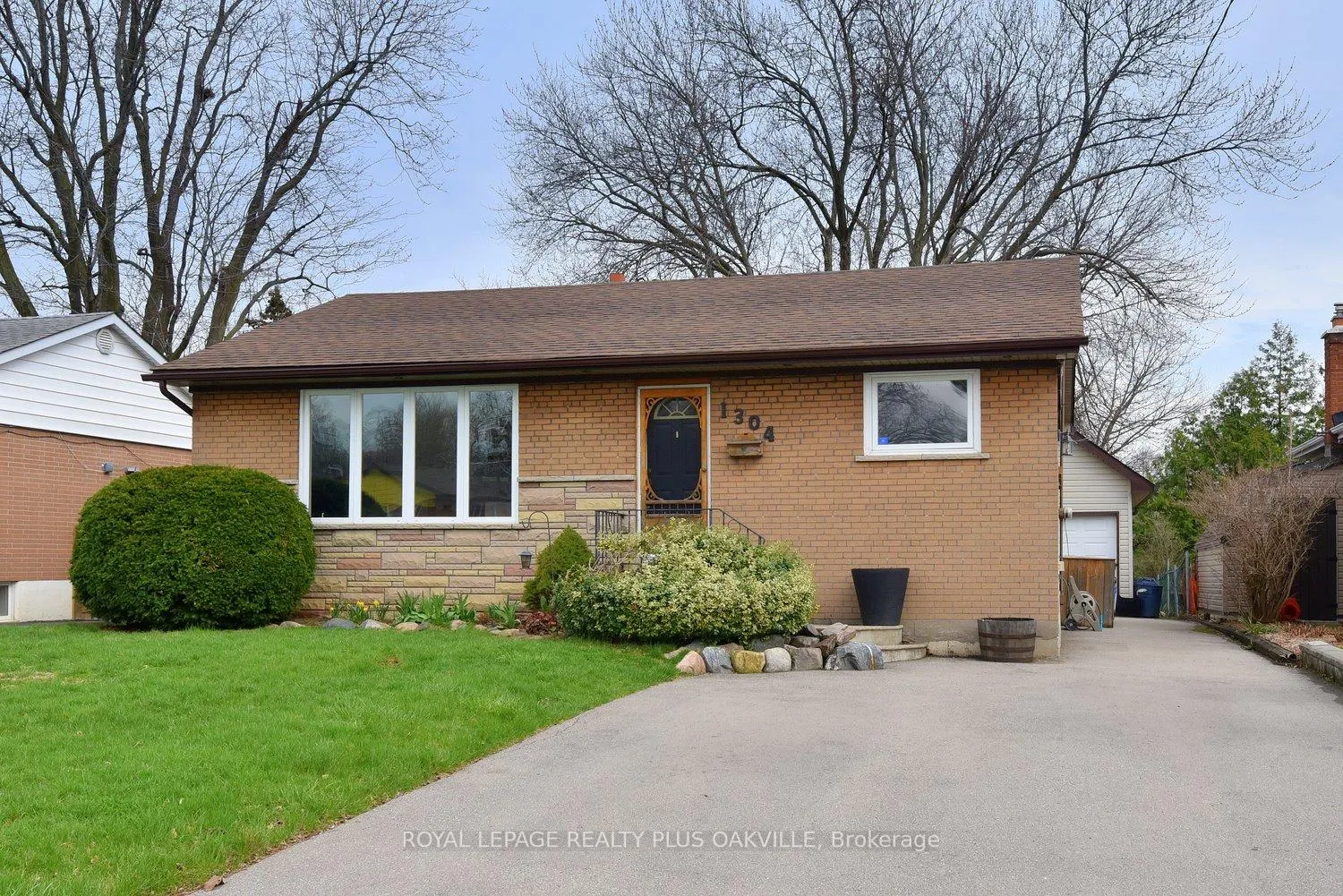 Photo 2 of 1304 Bunnell Drive, Burlington, Mountainside — HOMEH