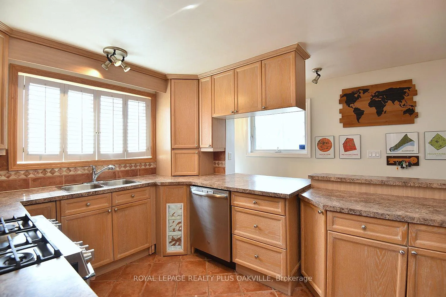 Photo 16 of 1304 Bunnell Drive, Burlington, Mountainside — HOMEH