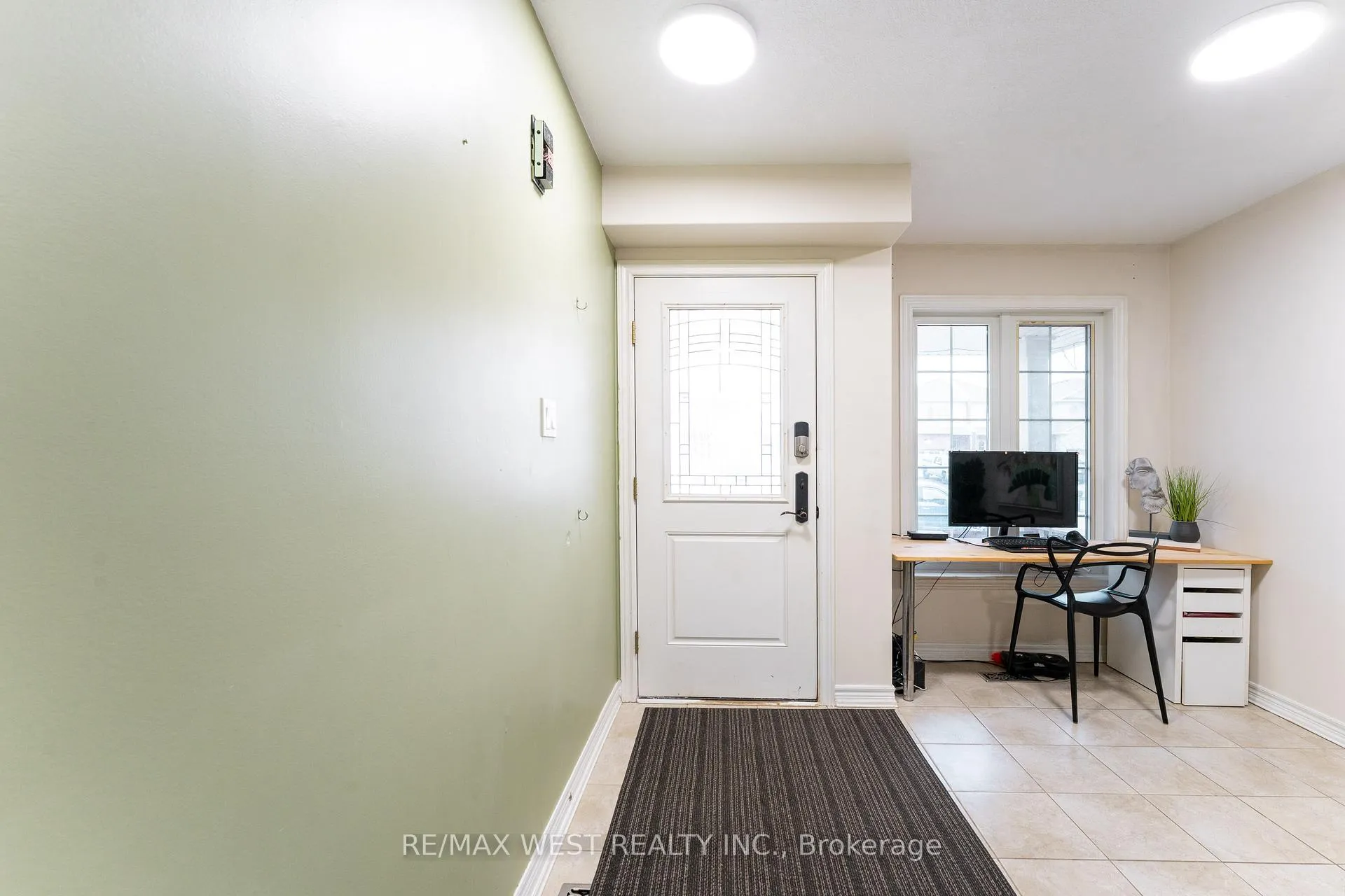 Photo 4 of 110 Banting Crescent, Essa, Angus — HOMEH