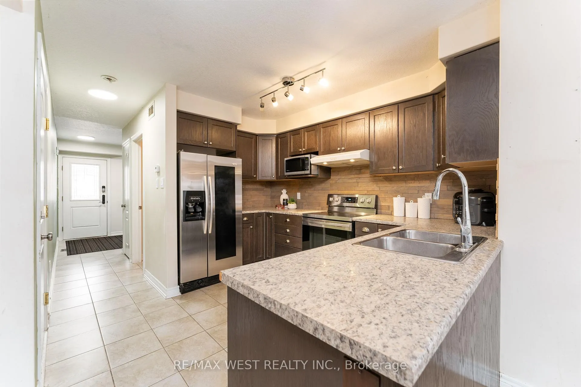 Photo 9 of 110 Banting Crescent, Essa, Angus — HOMEH