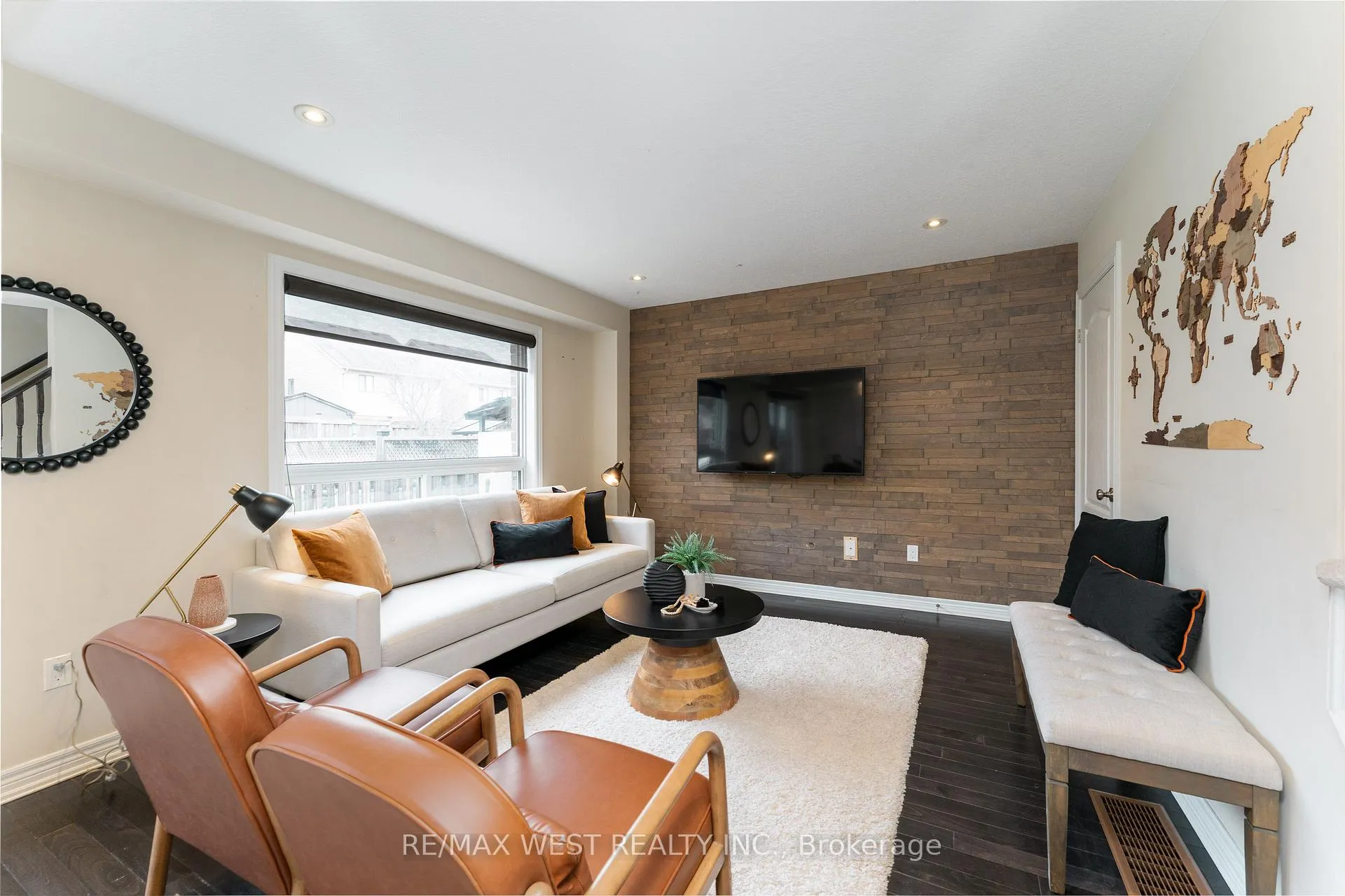 Photo 11 of 110 Banting Crescent, Essa, Angus — HOMEH