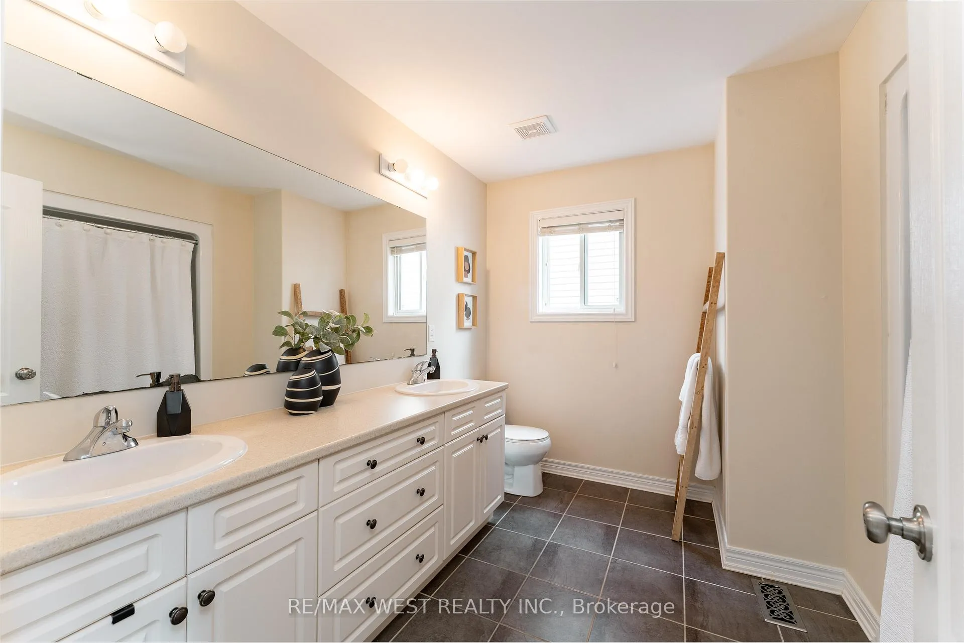 Photo 22 of 110 Banting Crescent, Essa, Angus — HOMEH