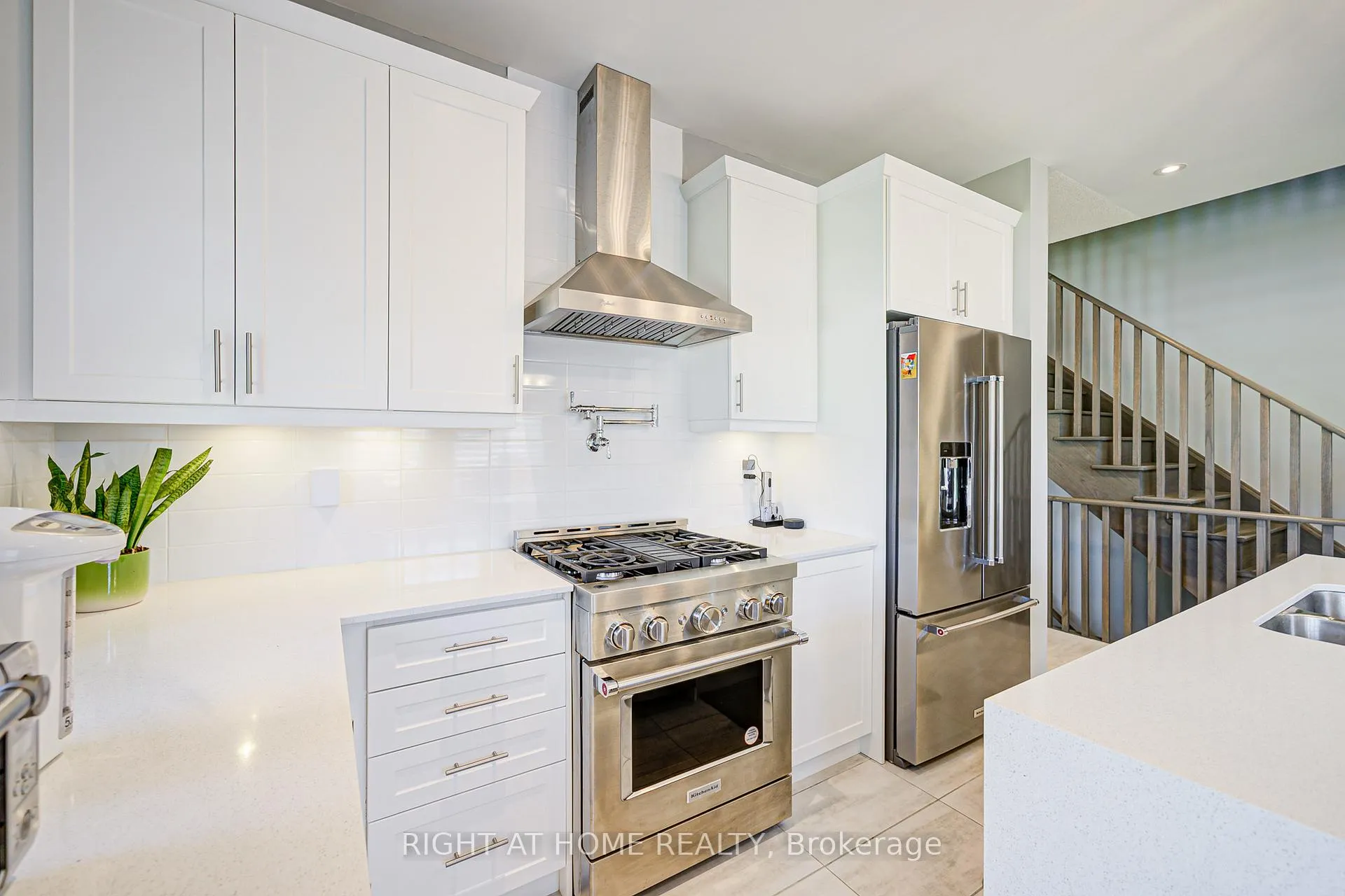 Photo 9 of 42 Waterbury Crescent, Scugog, Port Perry — HOMEH