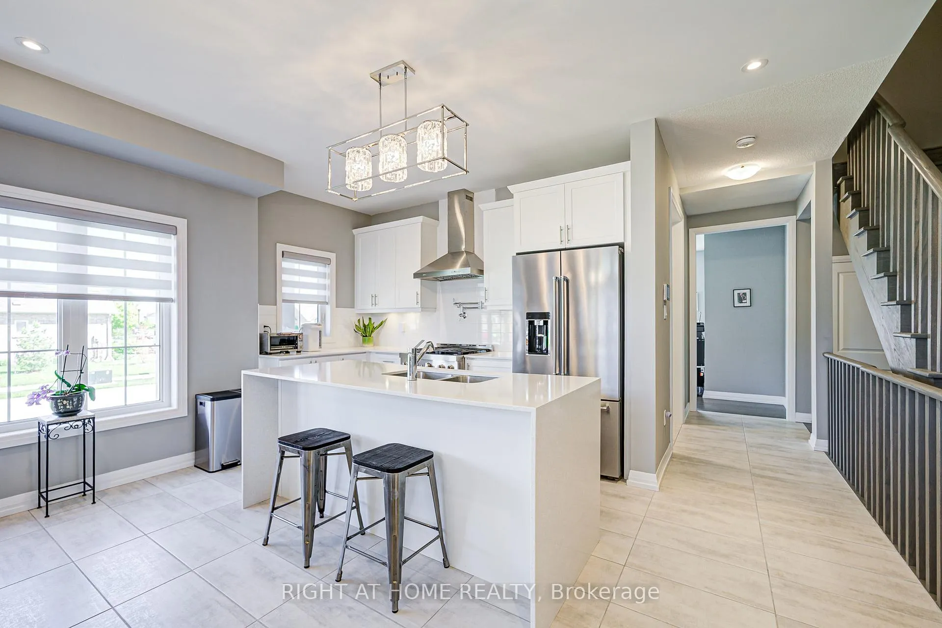 Photo 10 of 42 Waterbury Crescent, Scugog, Port Perry — HOMEH