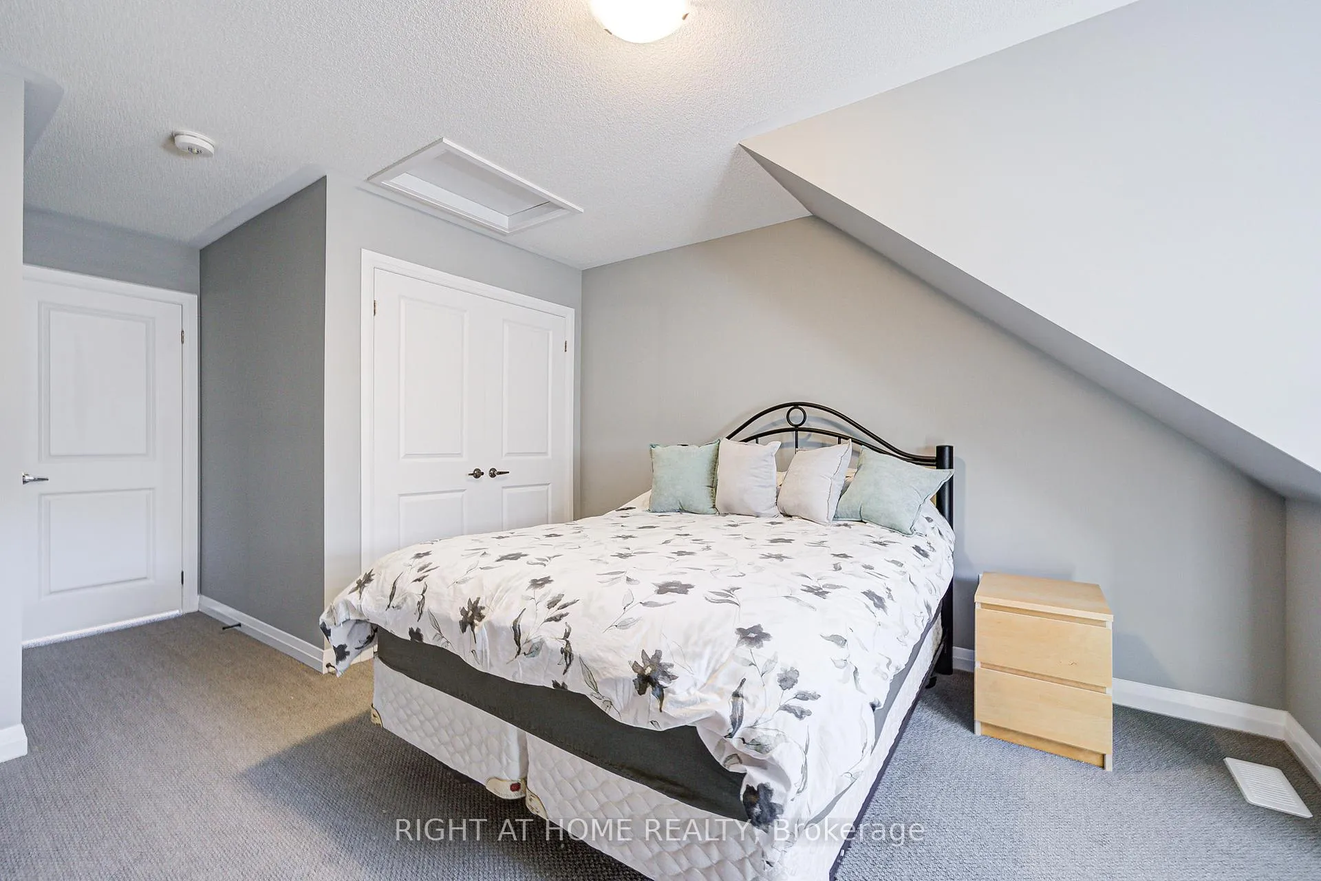 Photo 30 of 42 Waterbury Crescent, Scugog, Port Perry — HOMEH