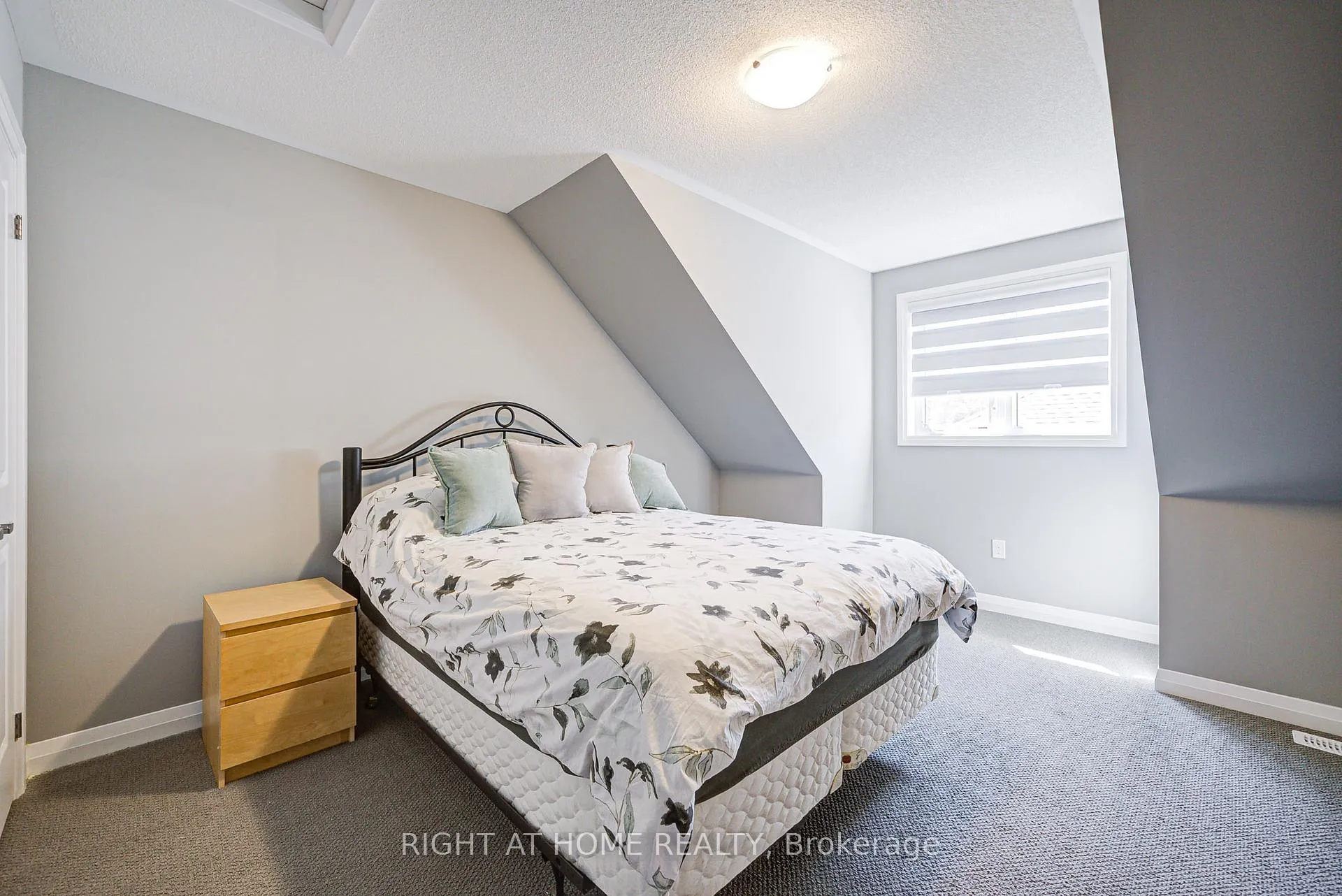 Photo 31 of 42 Waterbury Crescent, Scugog, Port Perry — HOMEH