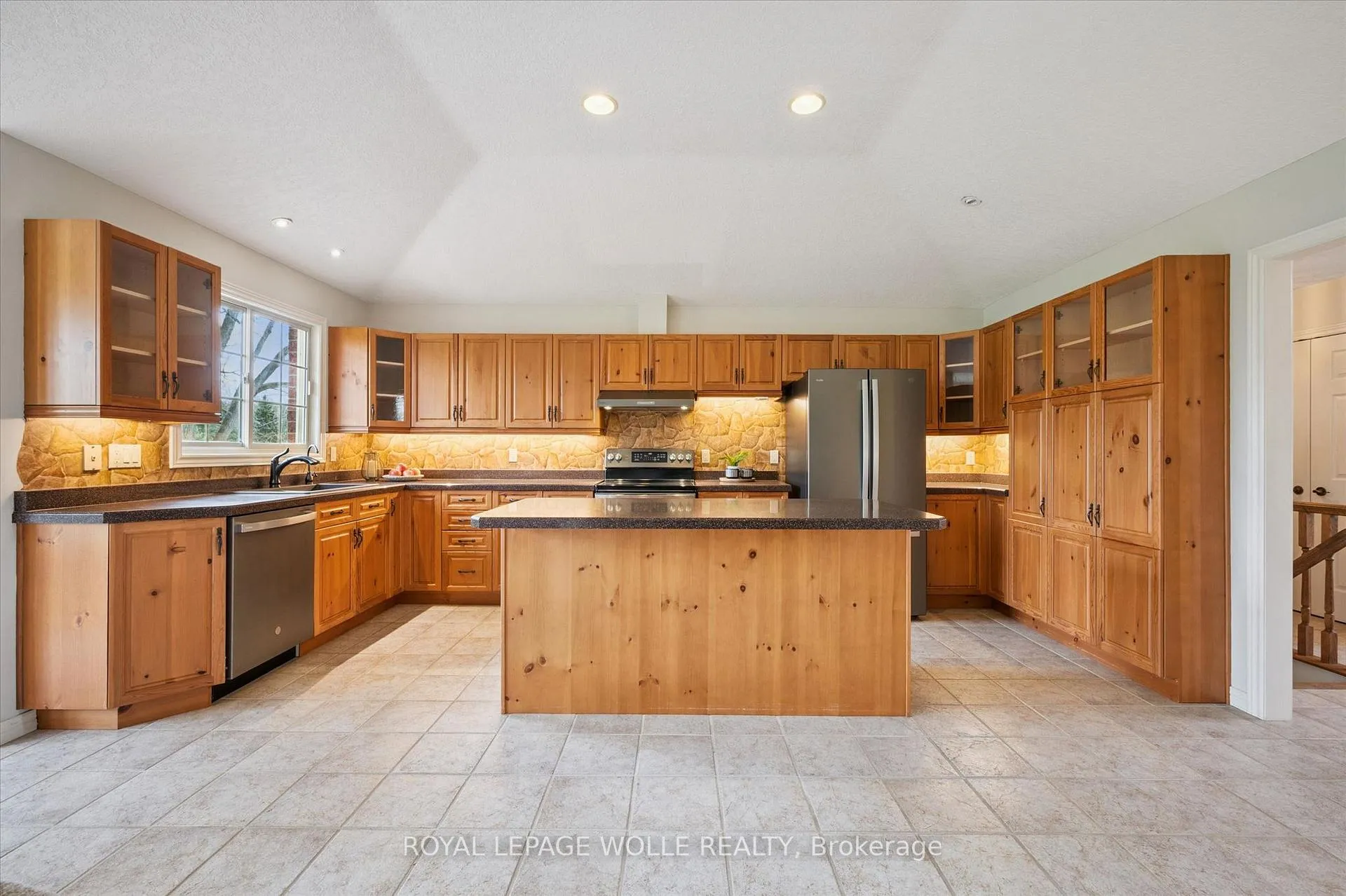 Photo 10 of 152 Golf Links Drive, Wilmot, Phillipsburg — HOMEH