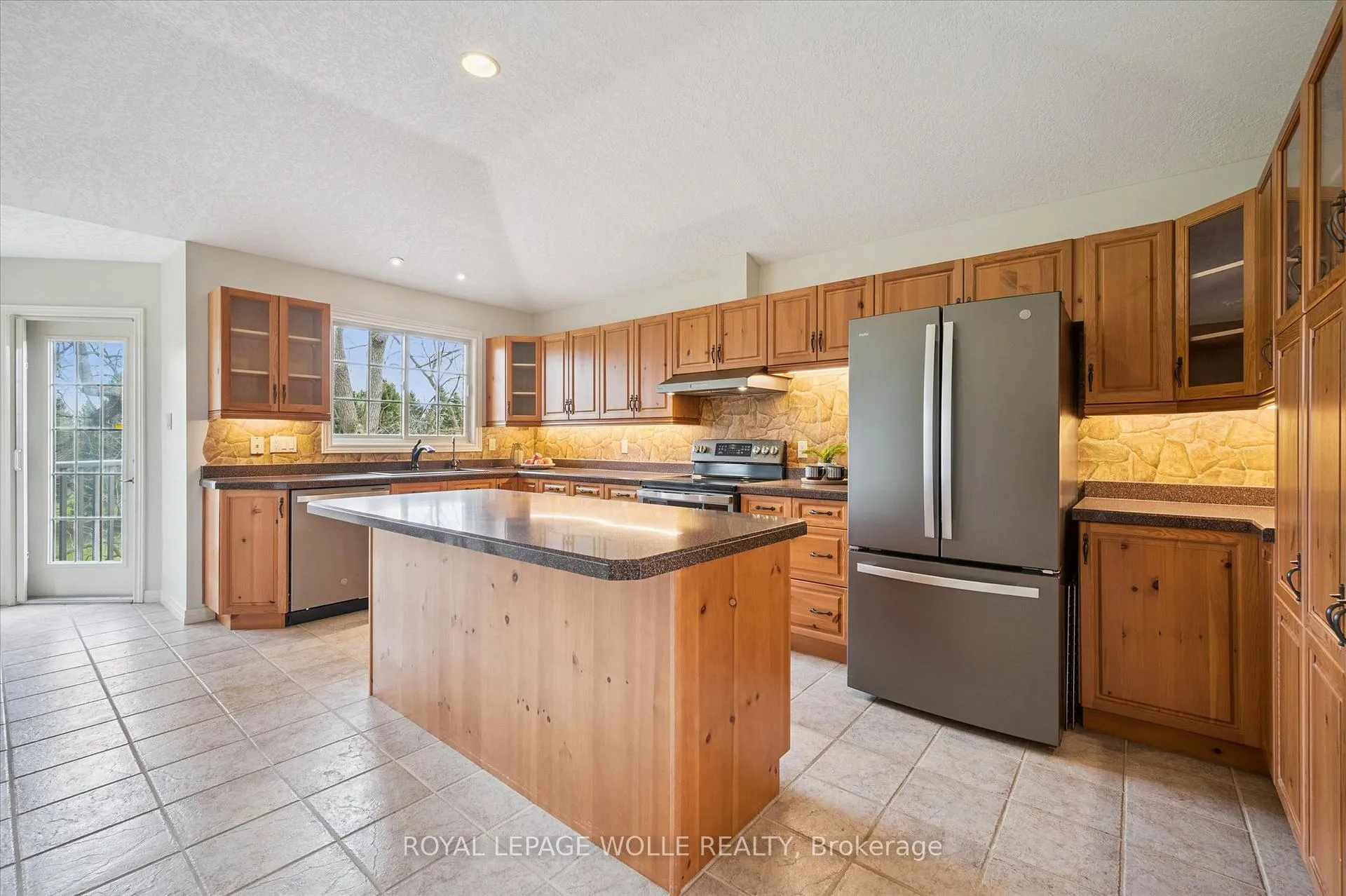Photo 11 of 152 Golf Links Drive, Wilmot, Phillipsburg — HOMEH