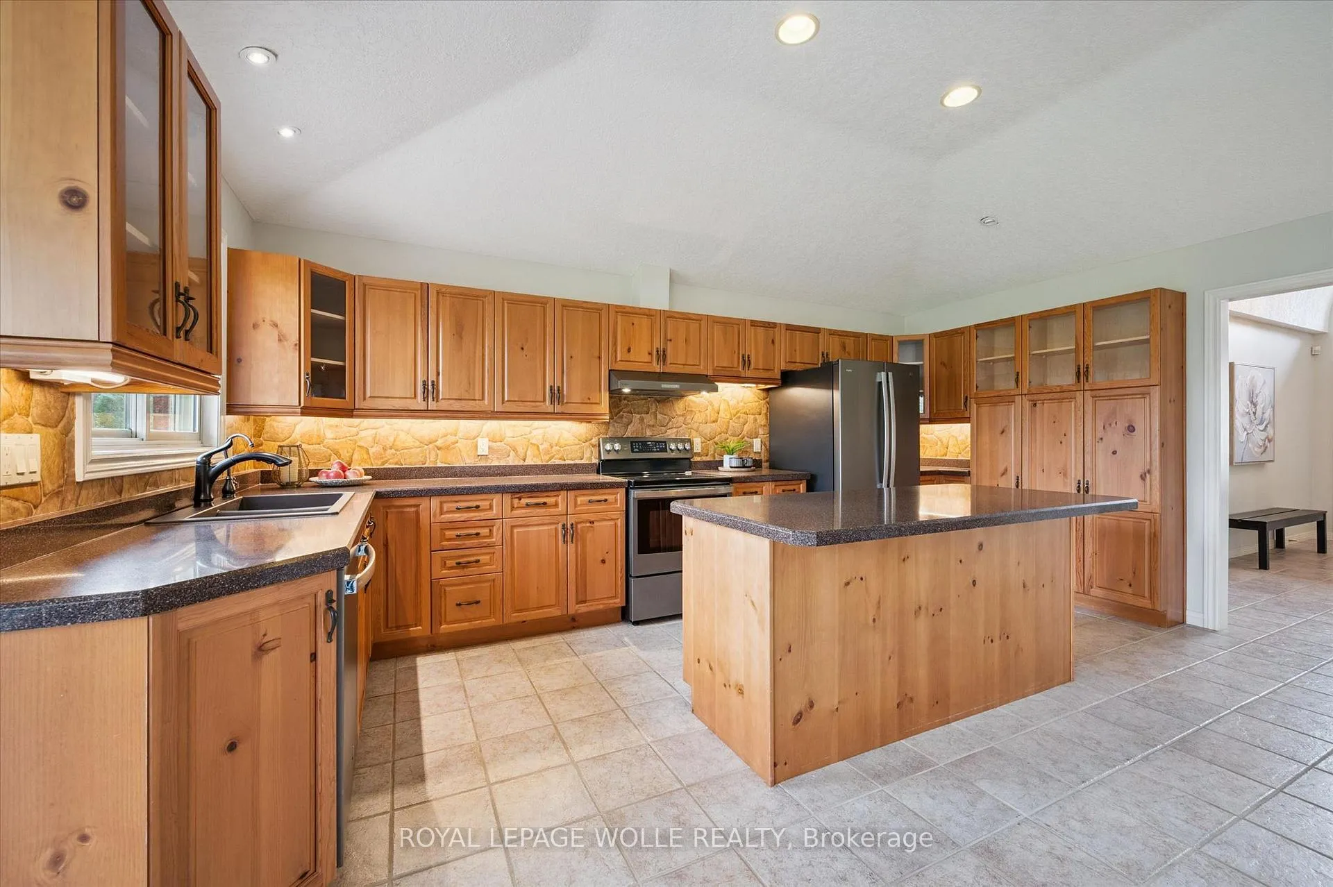 Photo 14 of 152 Golf Links Drive, Wilmot, Phillipsburg — HOMEH