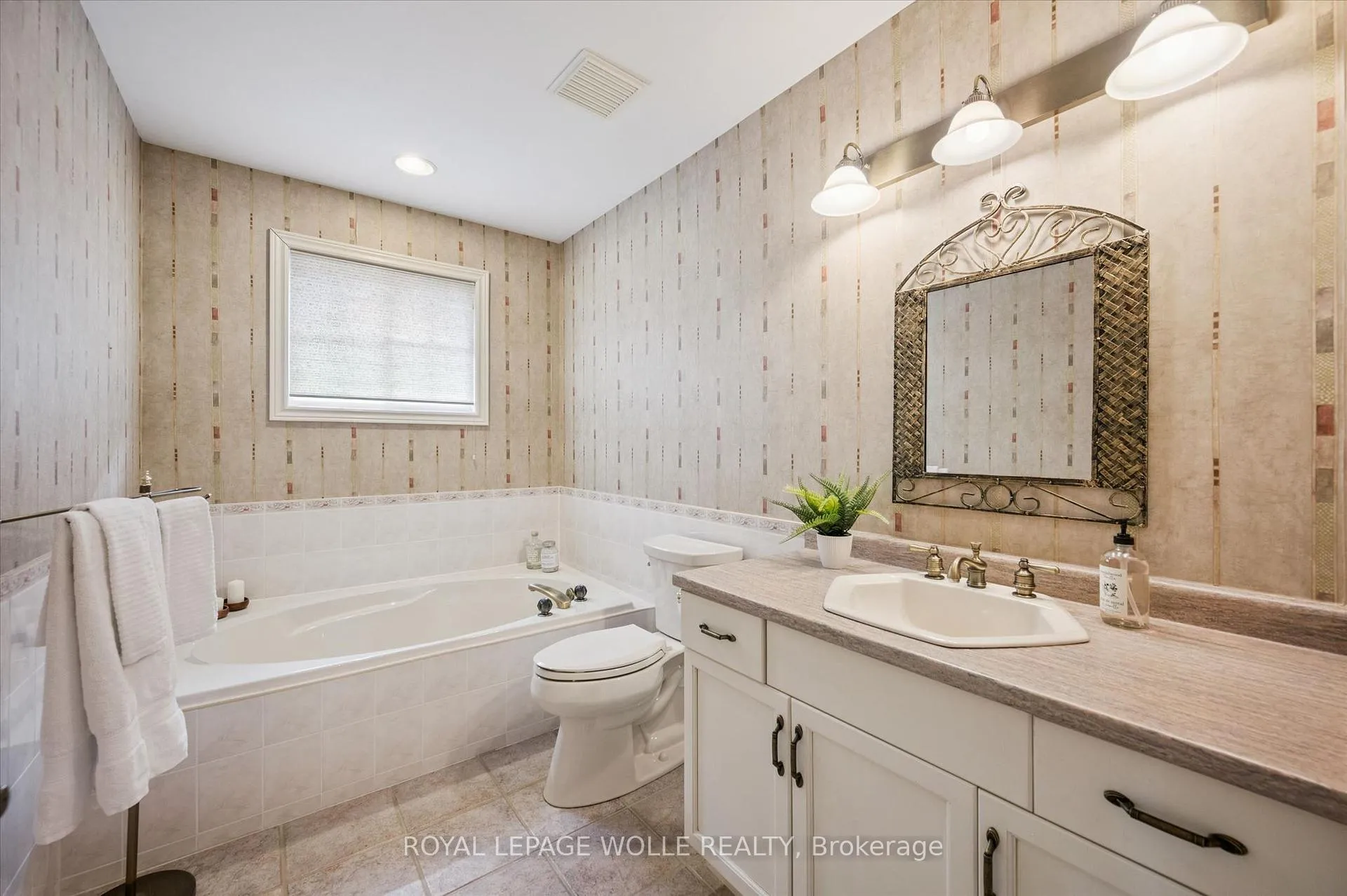 Photo 17 of 152 Golf Links Drive, Wilmot, Phillipsburg — HOMEH