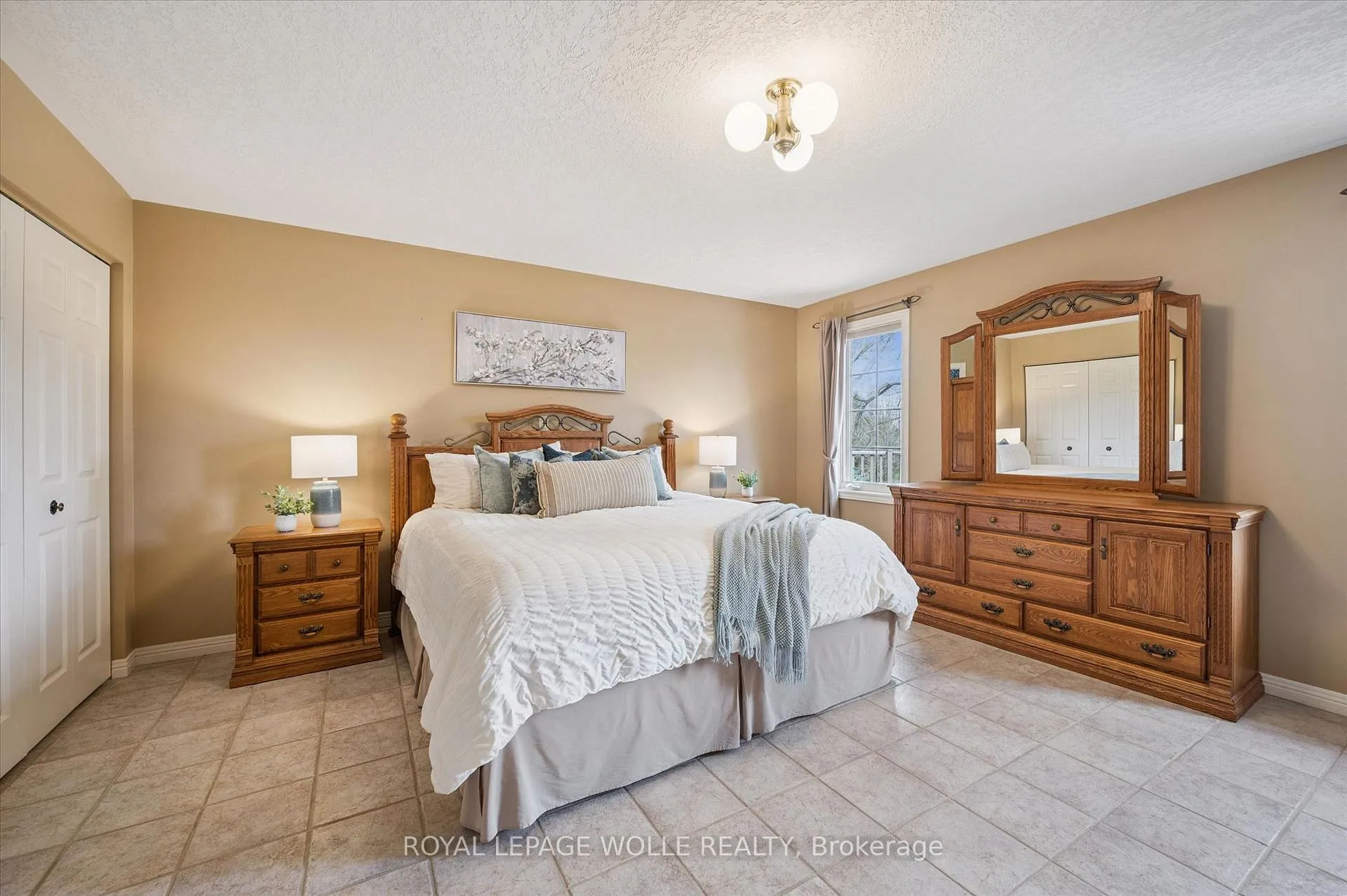 Photo 18 of 152 Golf Links Drive, Wilmot, Phillipsburg — HOMEH