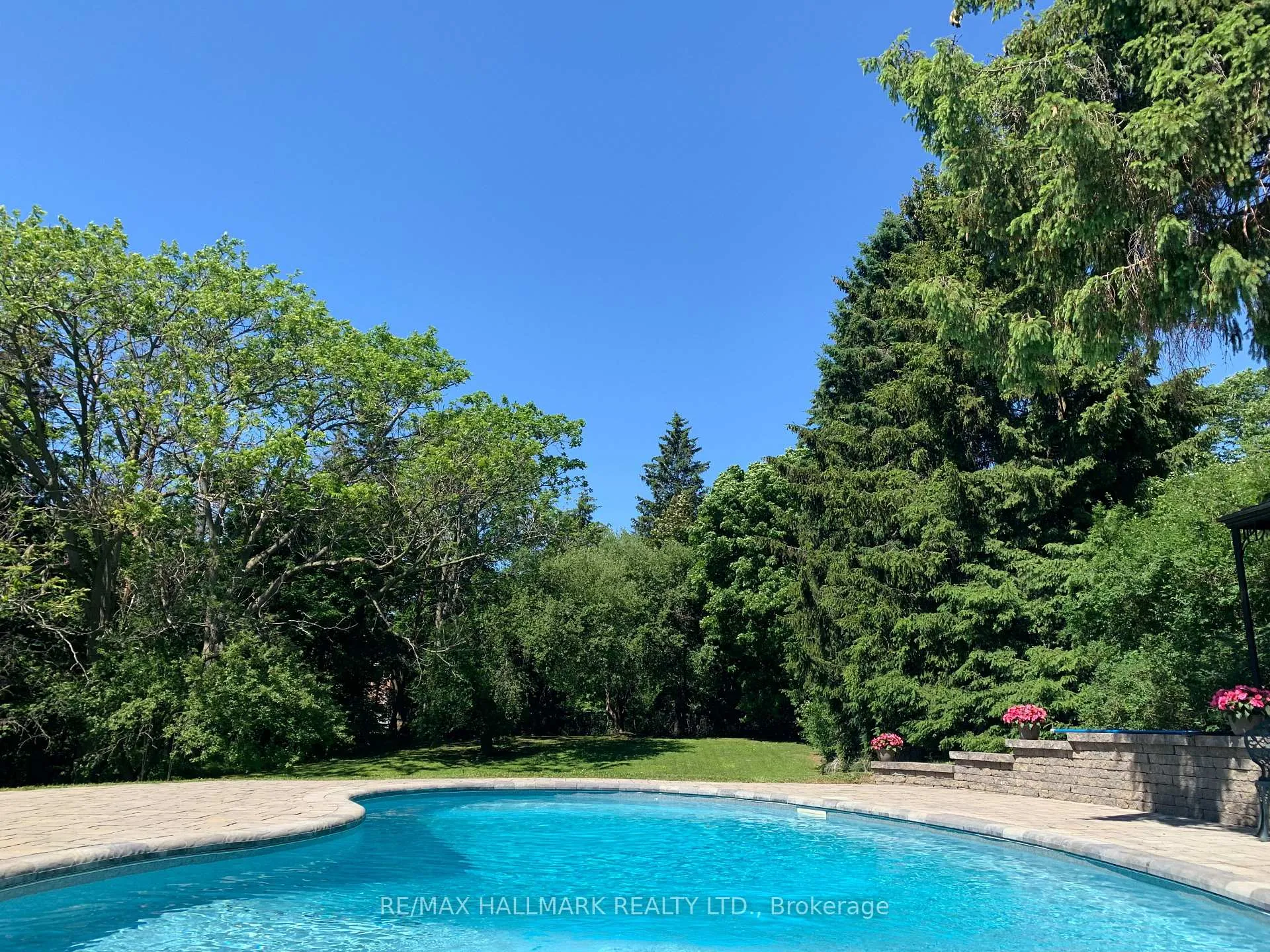 Photo 3 of 1382 Rougemount Drive, Pickering, Rougemount — HOMEH
