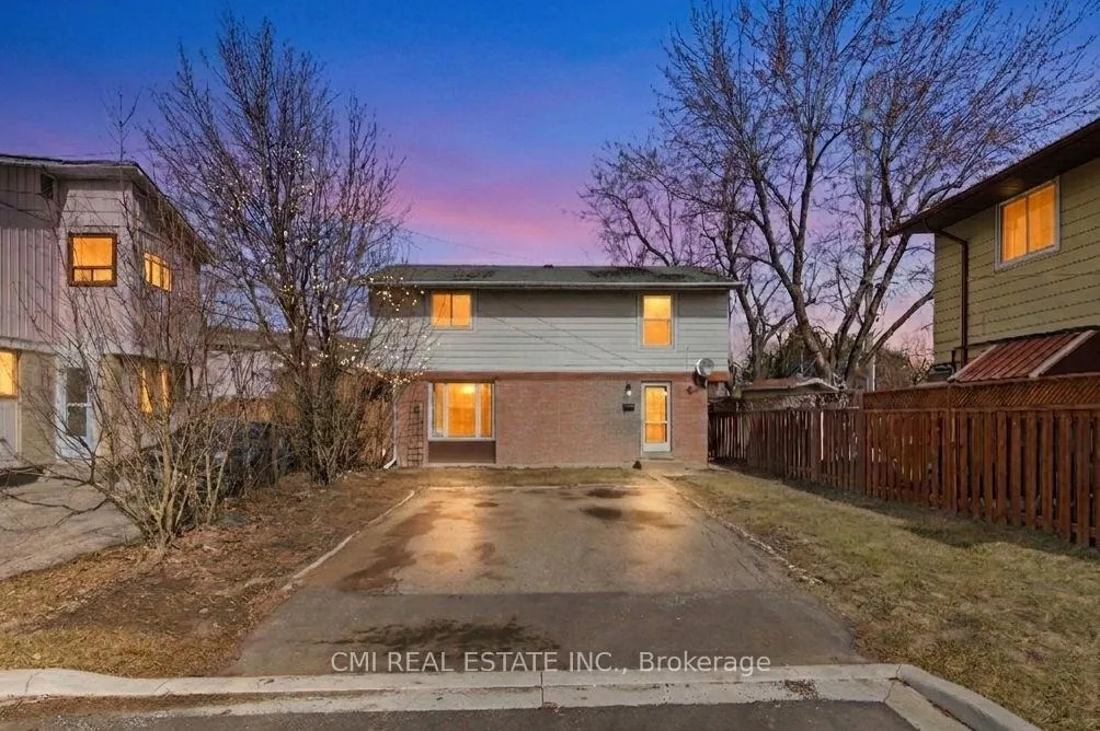 Front of 8 Huronia Court
