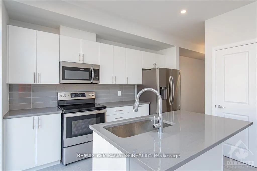 Photo 9 of 813 Dynasty Street, Ottawa, Avalon East — HOMEH