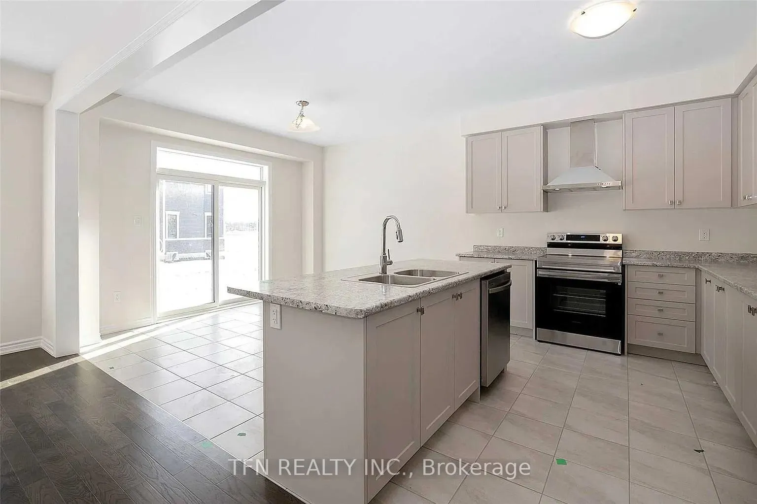 Photo 2 of 22 Charm Place N, Thorold, Rolling Meadows — HOMEH