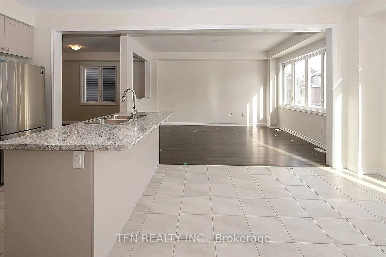 Photo 5 of 22 Charm Place N, Thorold, Rolling Meadows — HOMEH