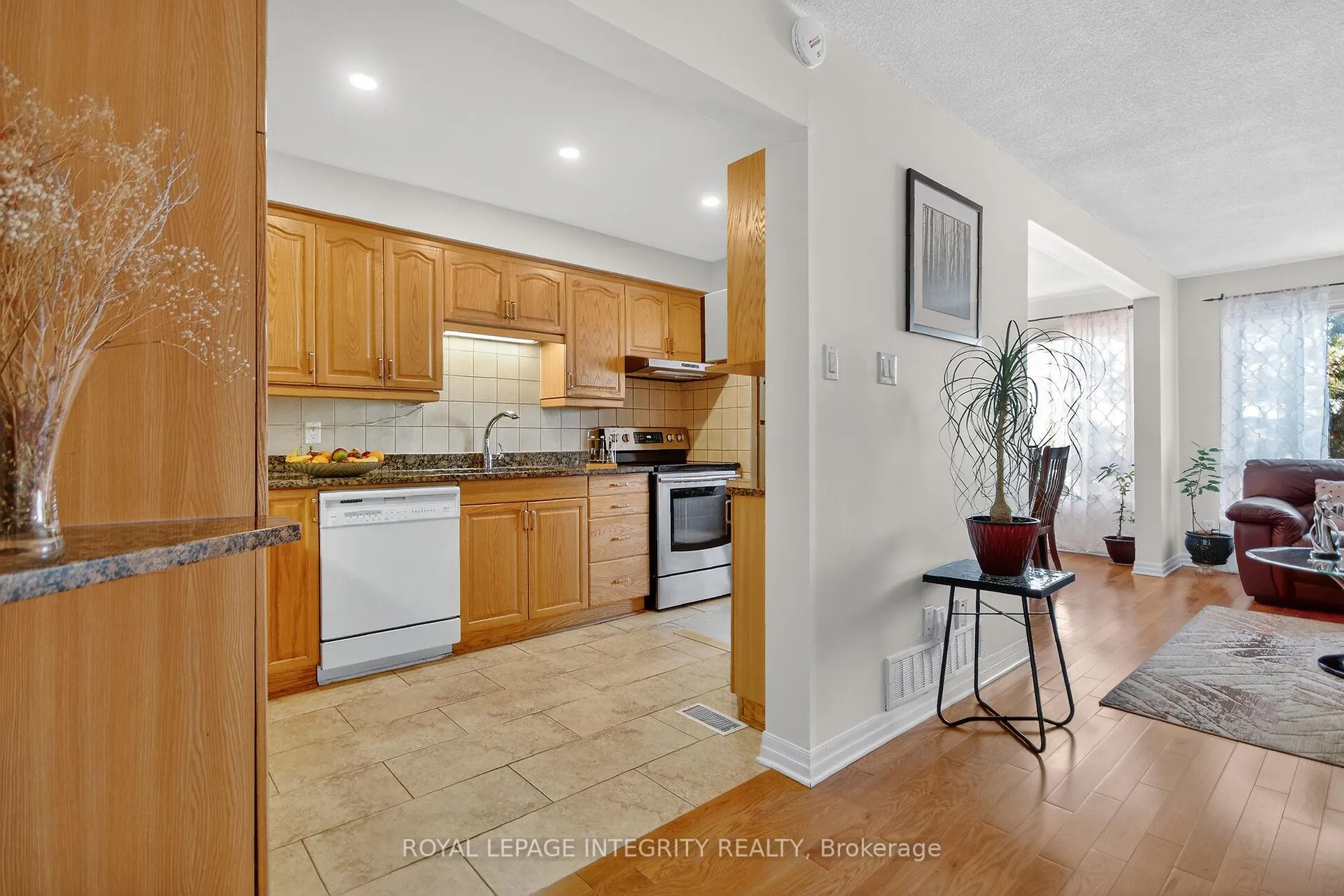 Photo 15 of Unit 13, 2415 Southvale Crescent, Ottawa, Sheffield Glen/Industrial Park — HOMEH